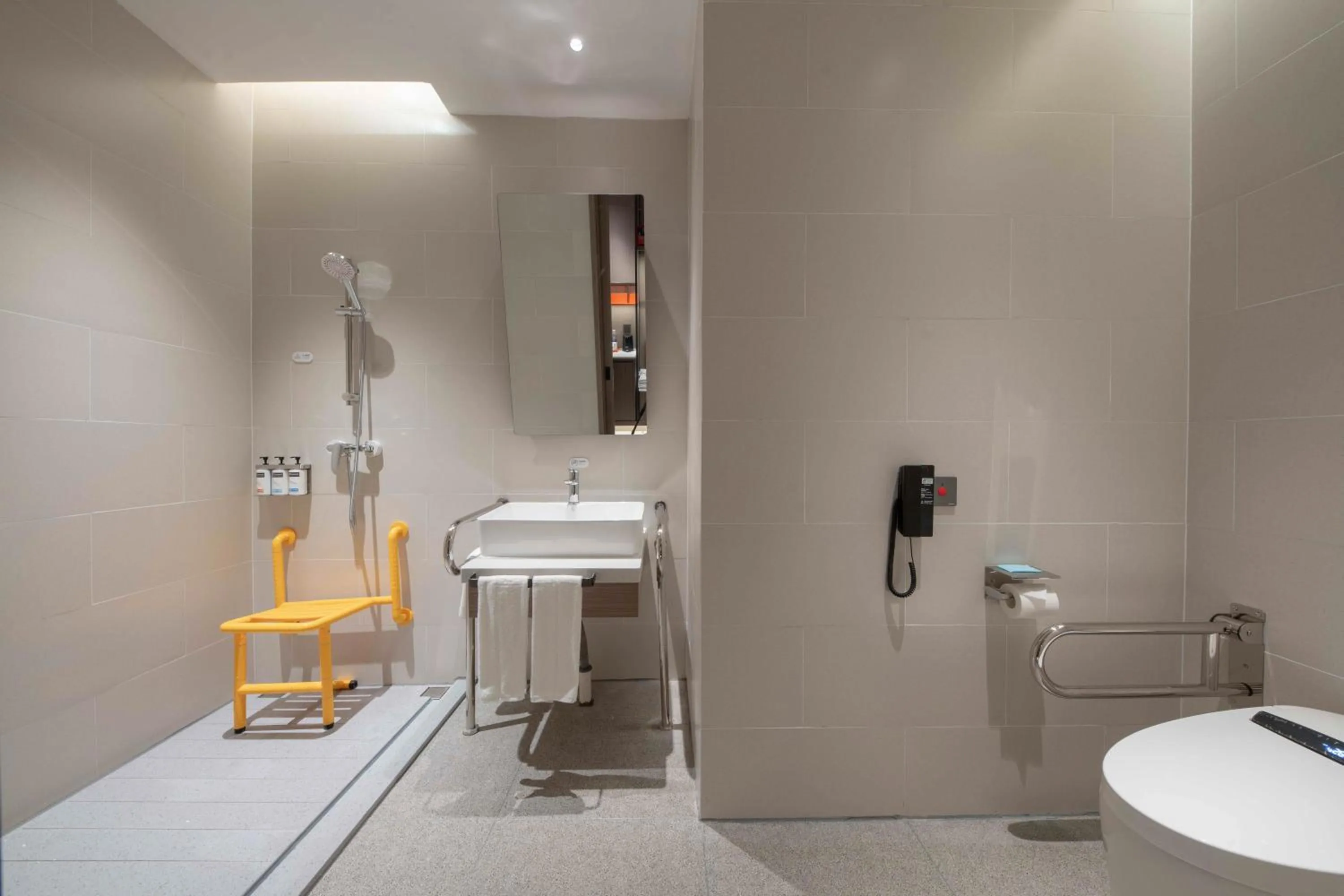 Shower in Holiday Inn Express Hai'an Railway Station by IHG