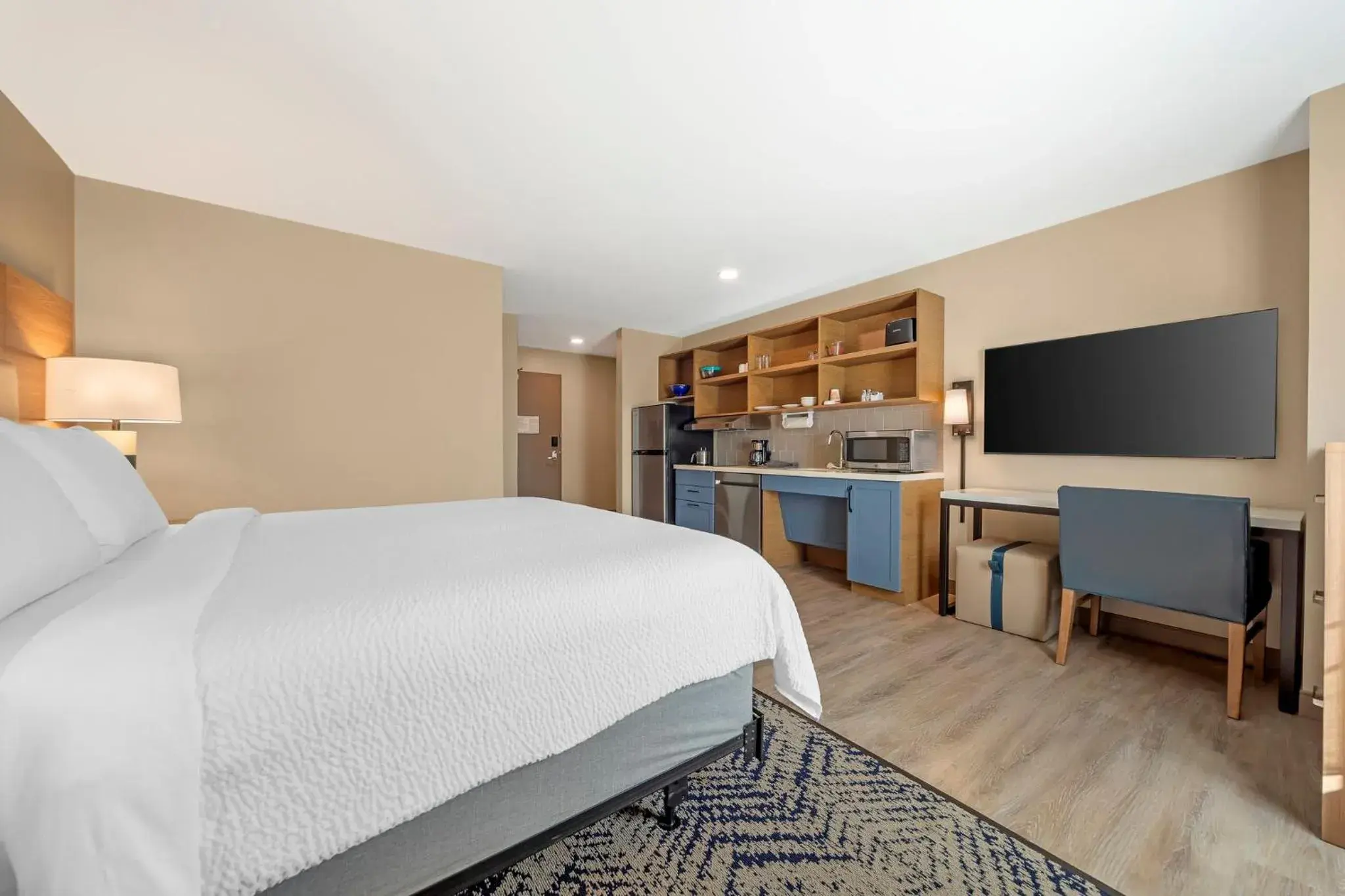 King Studio Suite with Mobility Accessible Roll-In Shower/Non-Smoking in Candlewood Suites Lawrenceville - Princeton by IHG King Studio Suite with Mobility Accessible Roll-In Shower/Non-Smoking in Candlewood Suites Lawrenceville - Princeton by IHG