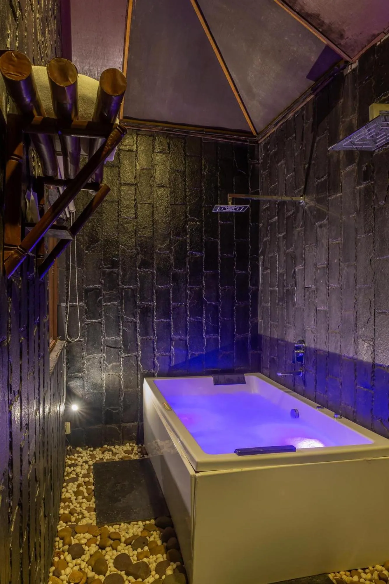 Hot Tub in WilderNest Araanya by Vibescapes