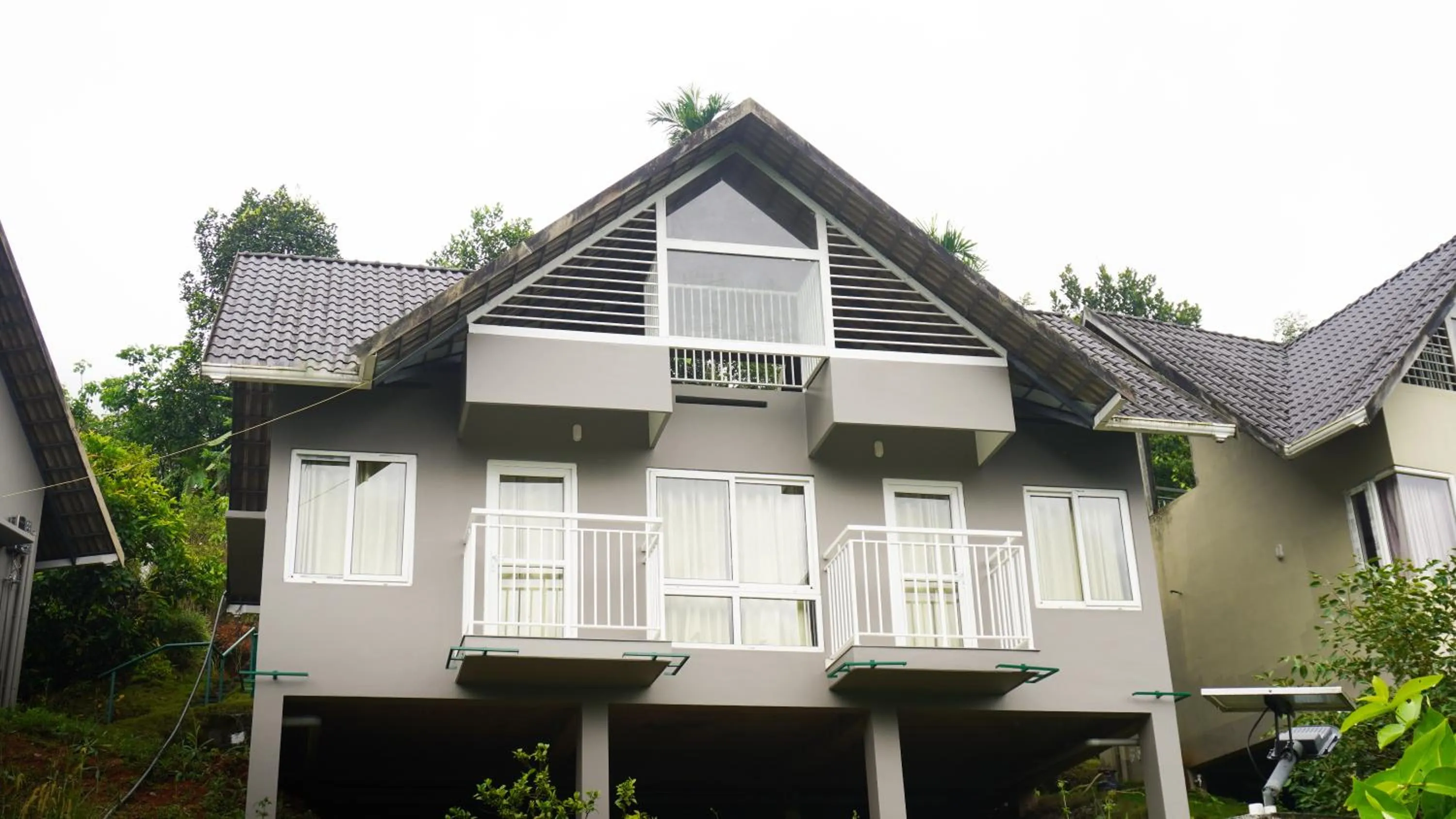 Facade/entrance in Rains Valley Resort By Teal Luxury Stays