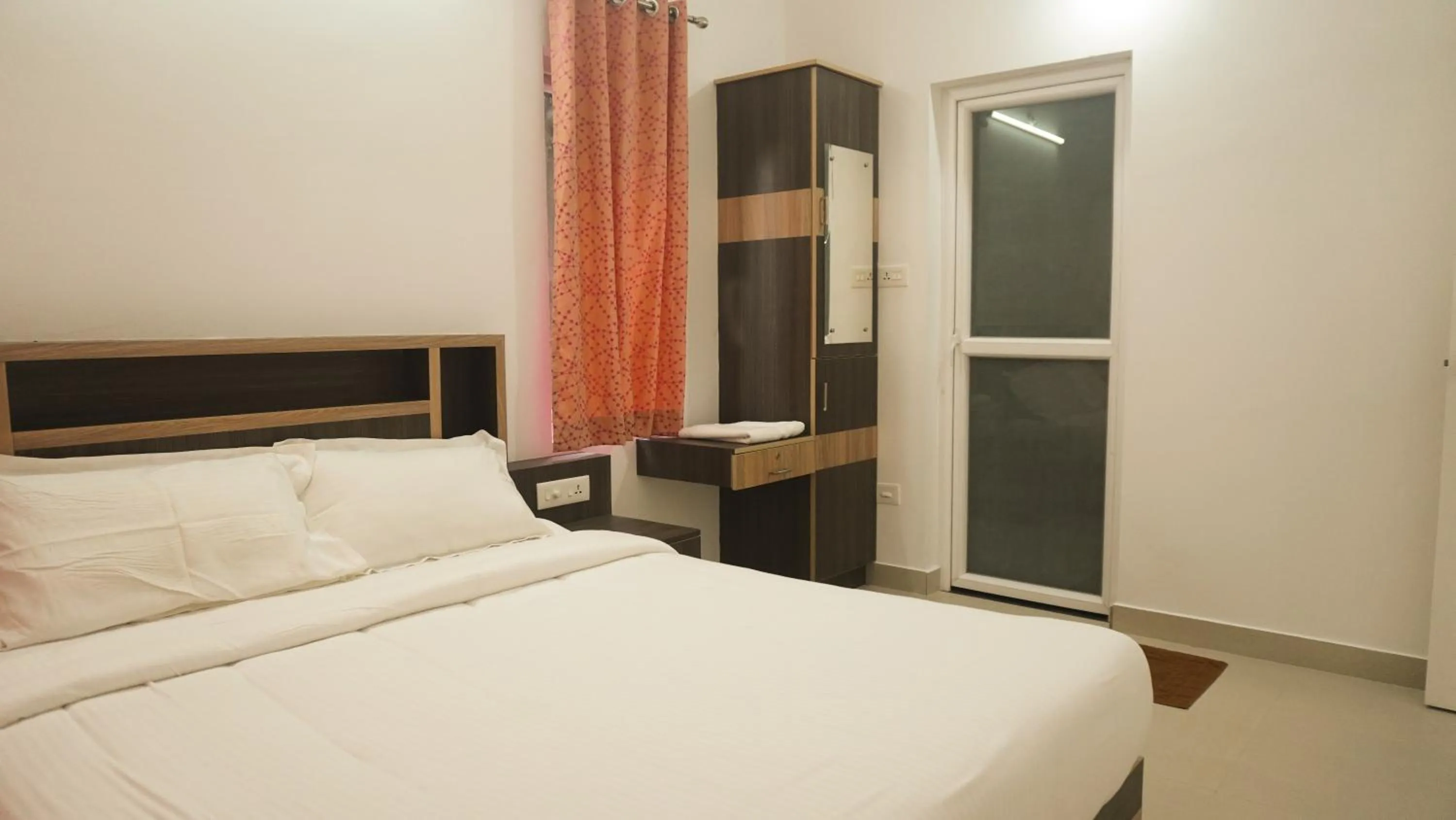 Photo of the whole room, Bed in Rains Valley Resort By Teal Luxury Stays