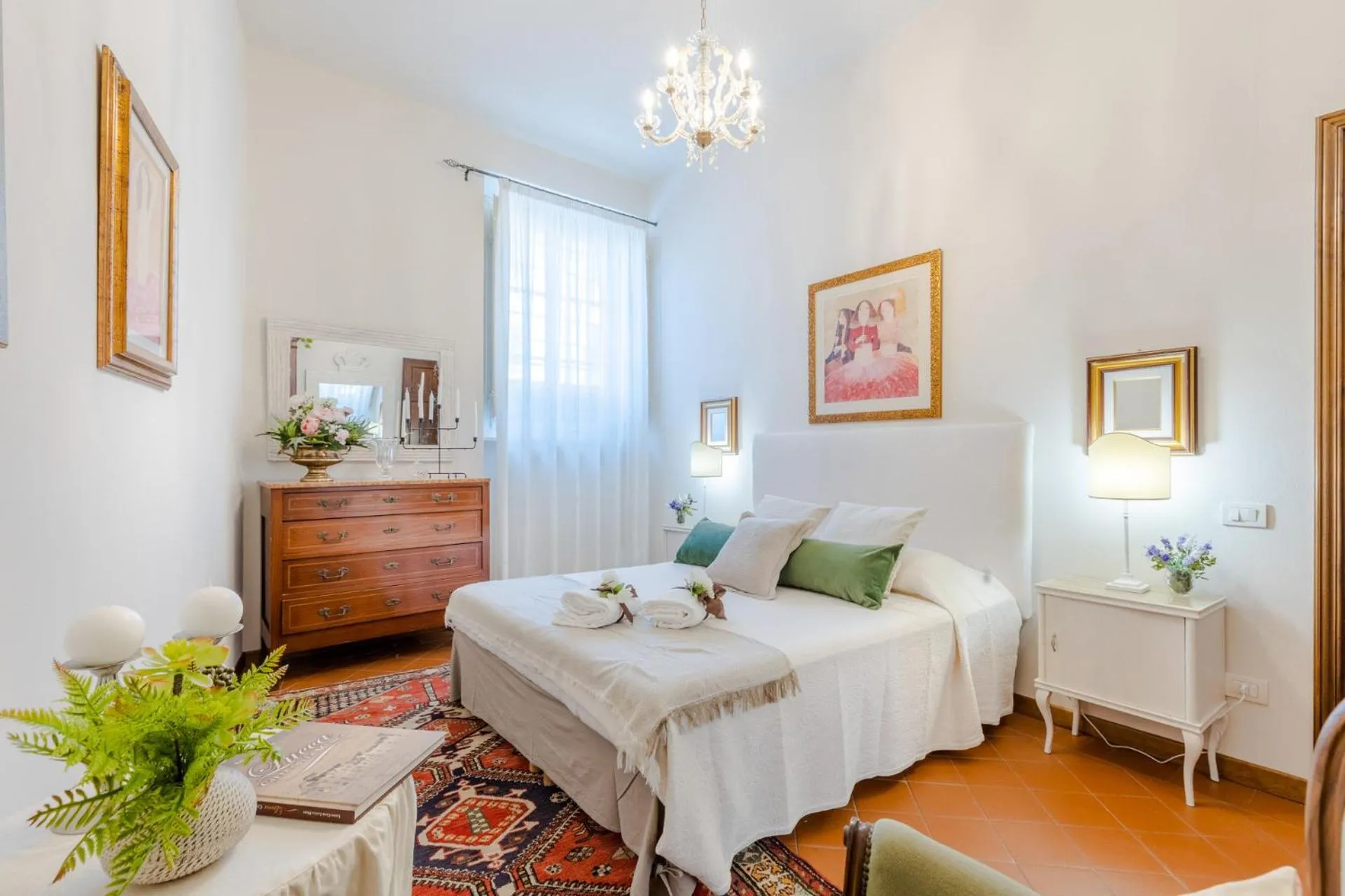 Bed in The Garden Along The Stream, romantic apartment Lucca