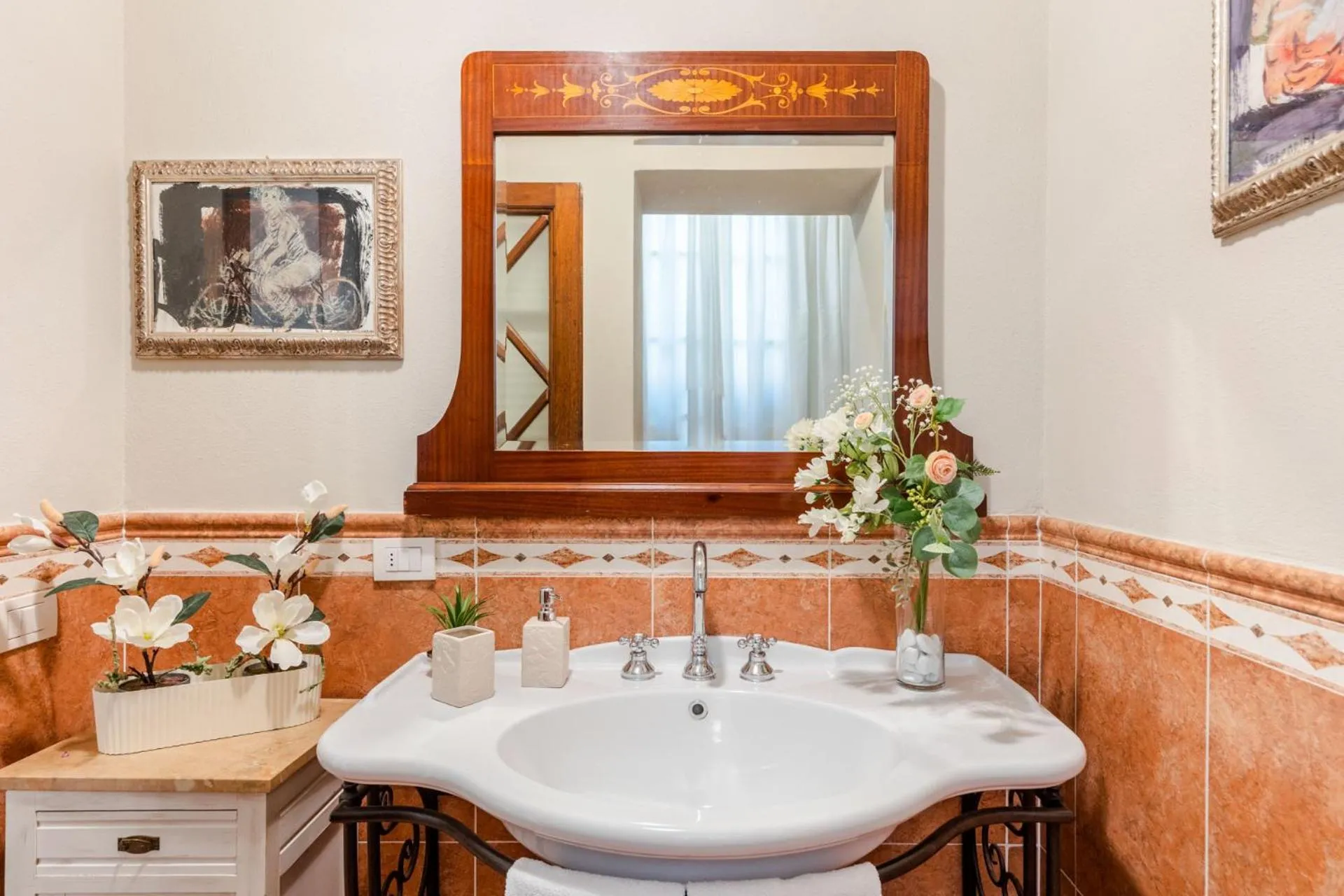 The Garden Along The Stream, romantic apartment Lucca