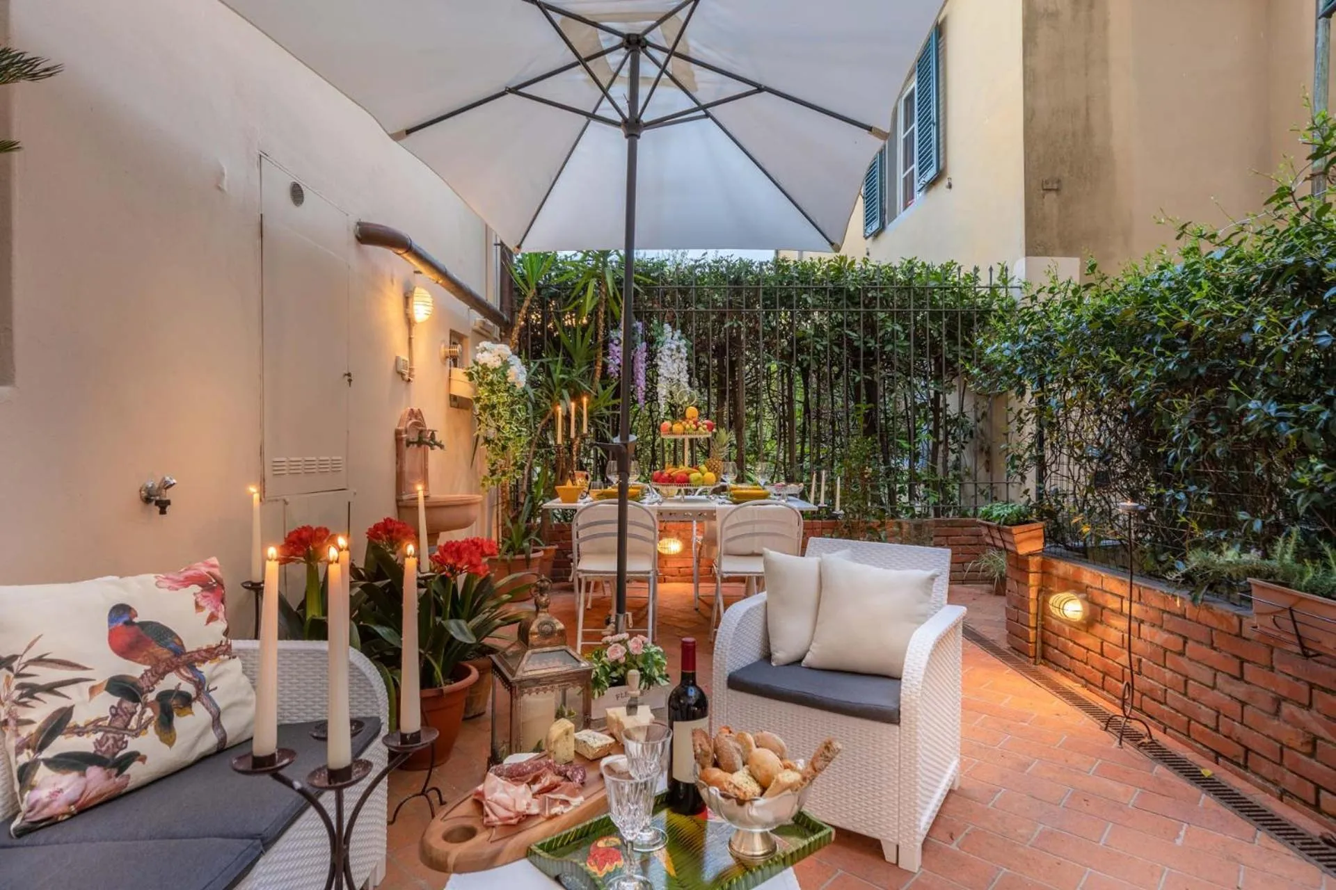 The Garden Along The Stream, romantic apartment Lucca