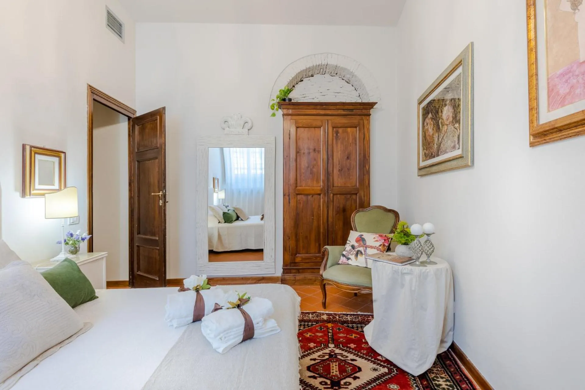 The Garden Along The Stream, romantic apartment Lucca