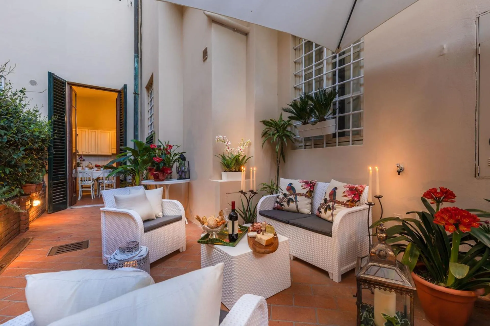 The Garden Along The Stream, romantic apartment Lucca
