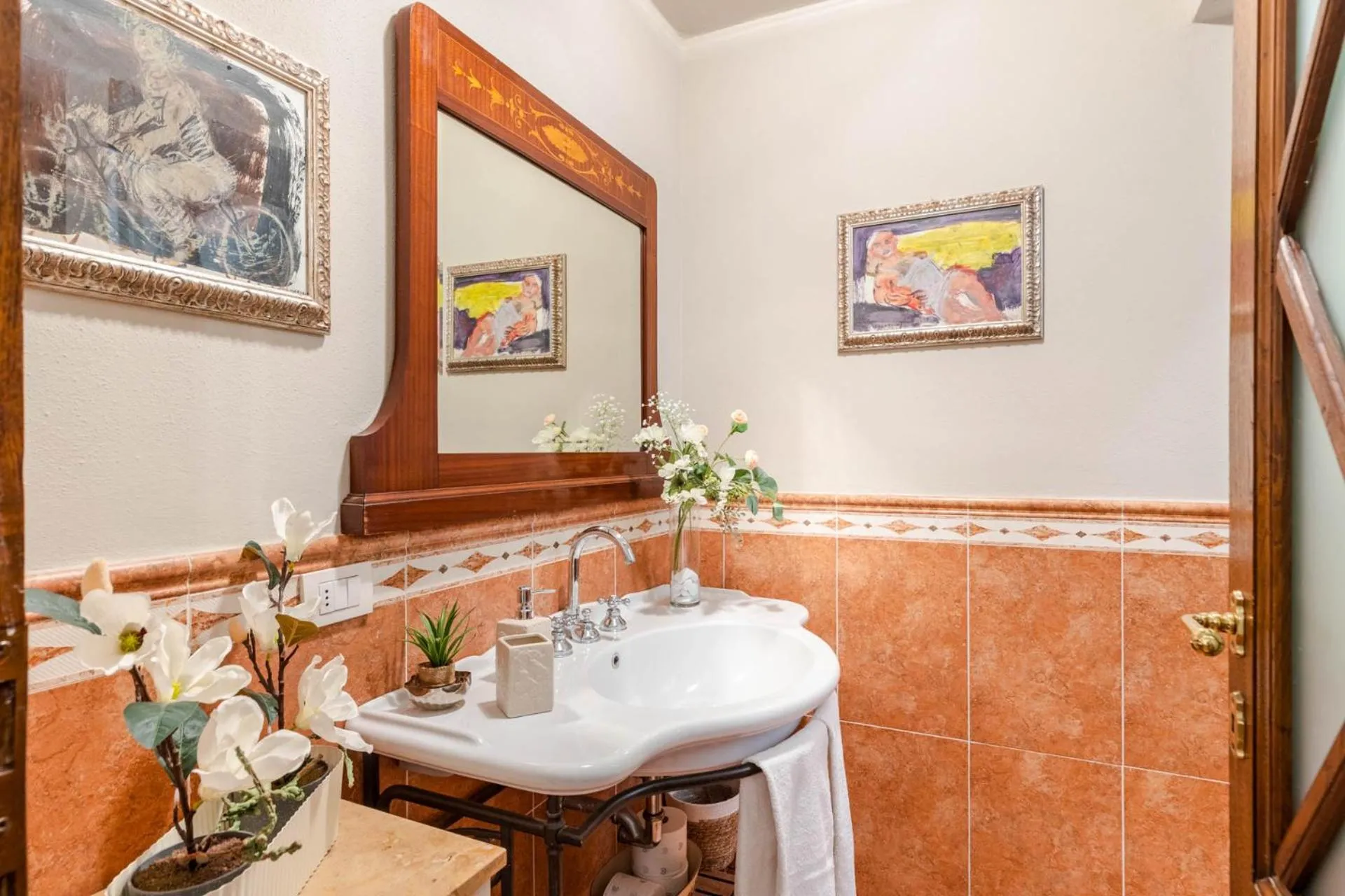 The Garden Along The Stream, romantic apartment Lucca