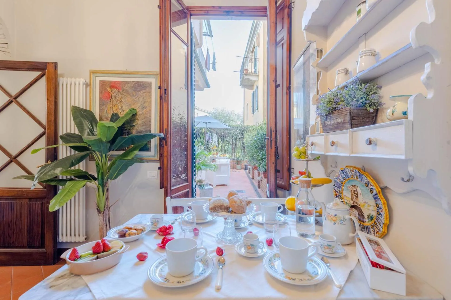 The Garden Along The Stream, romantic apartment Lucca