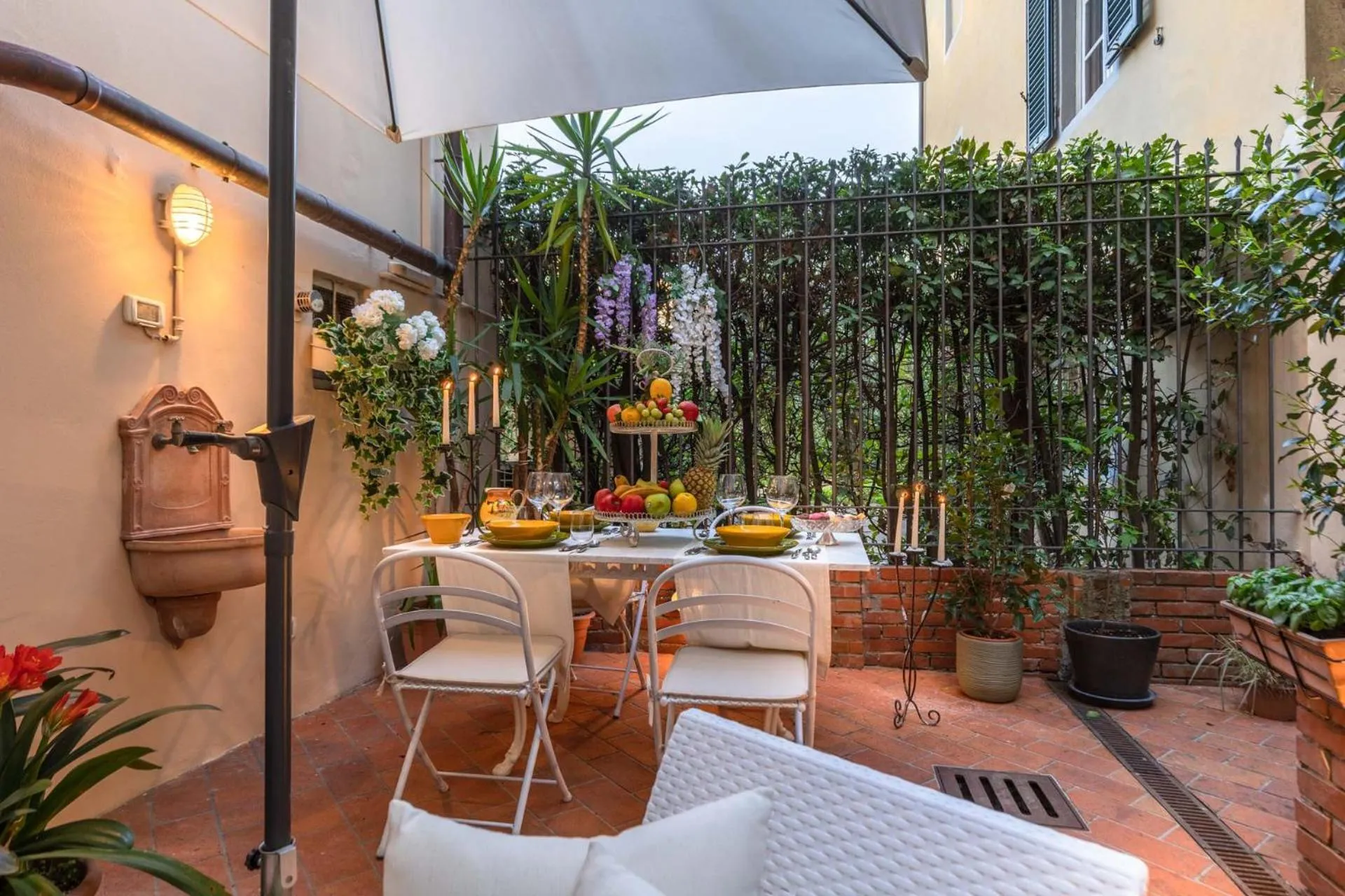 The Garden Along The Stream, romantic apartment Lucca