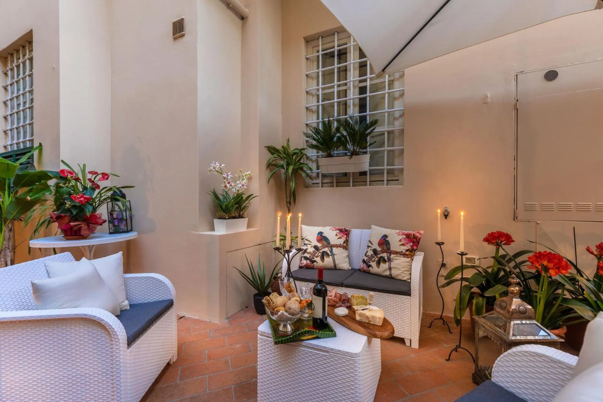 The Garden Along The Stream, romantic apartment Lucca