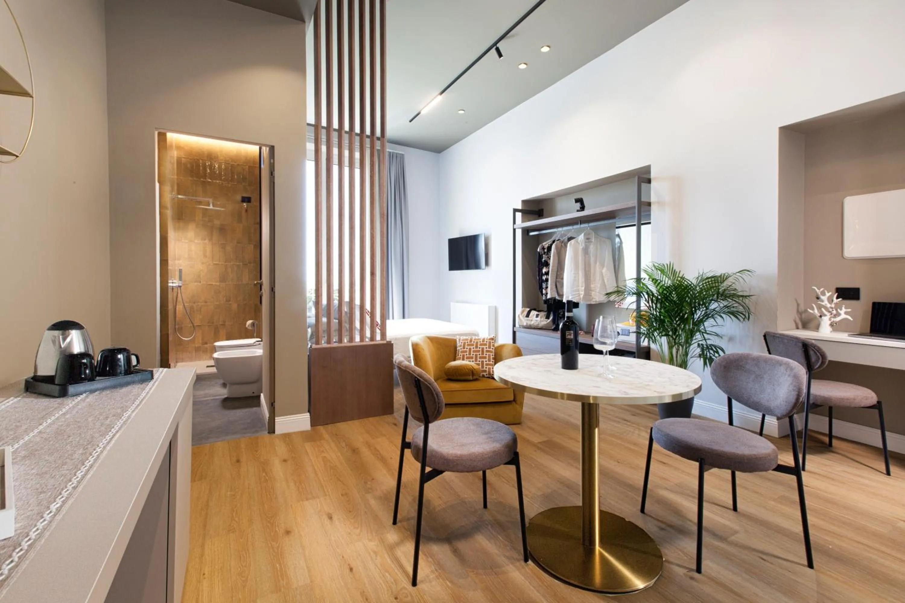 Bathroom in Vesuvius Palace Aparthotel