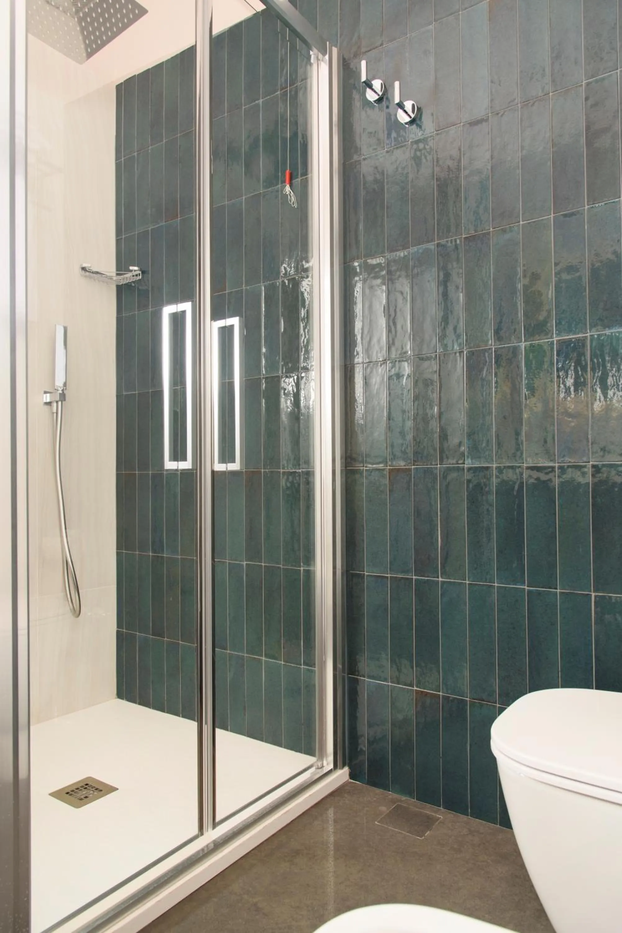 Shower in Vesuvius Palace Aparthotel