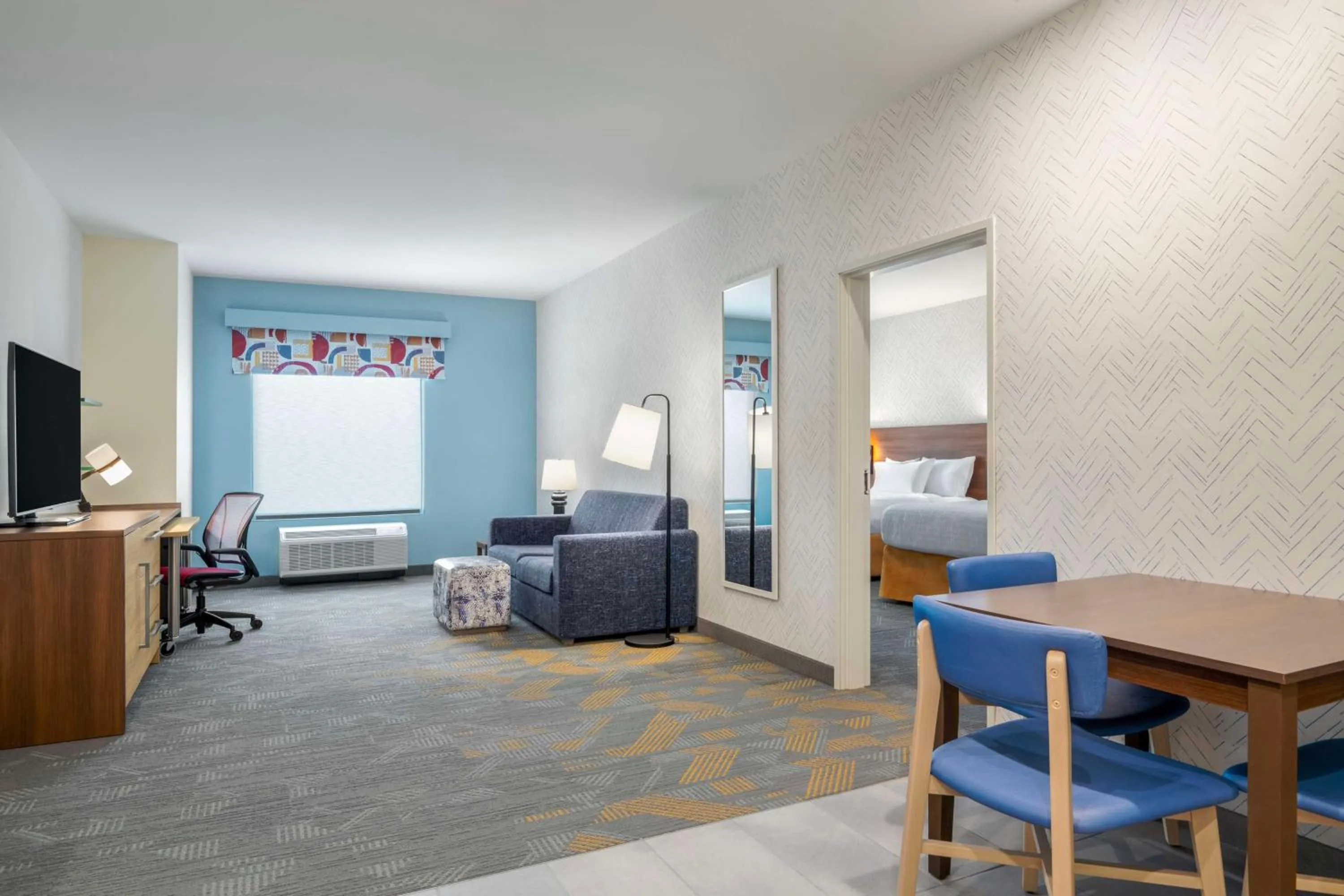 Living room, Bed in Home2 Suites By Hilton Jonesboro