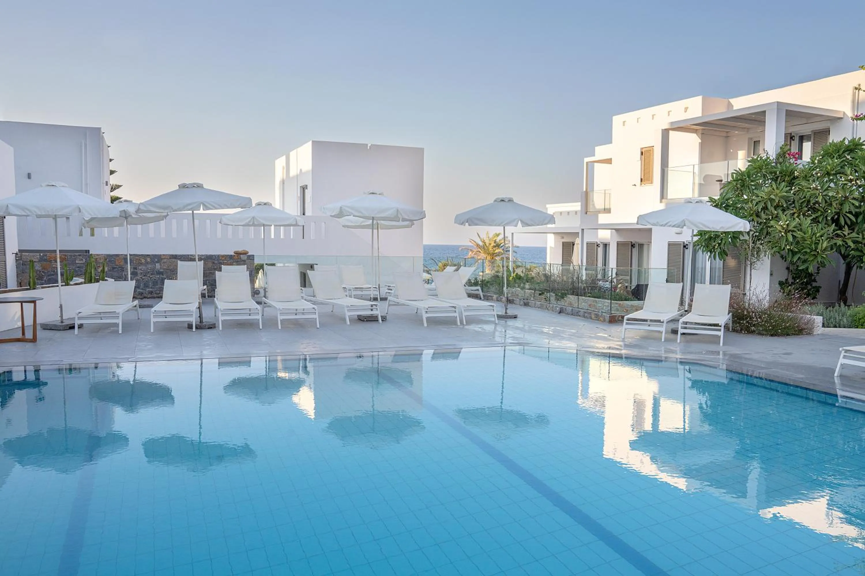 Swimming pool in Maritimo Beach Hotel