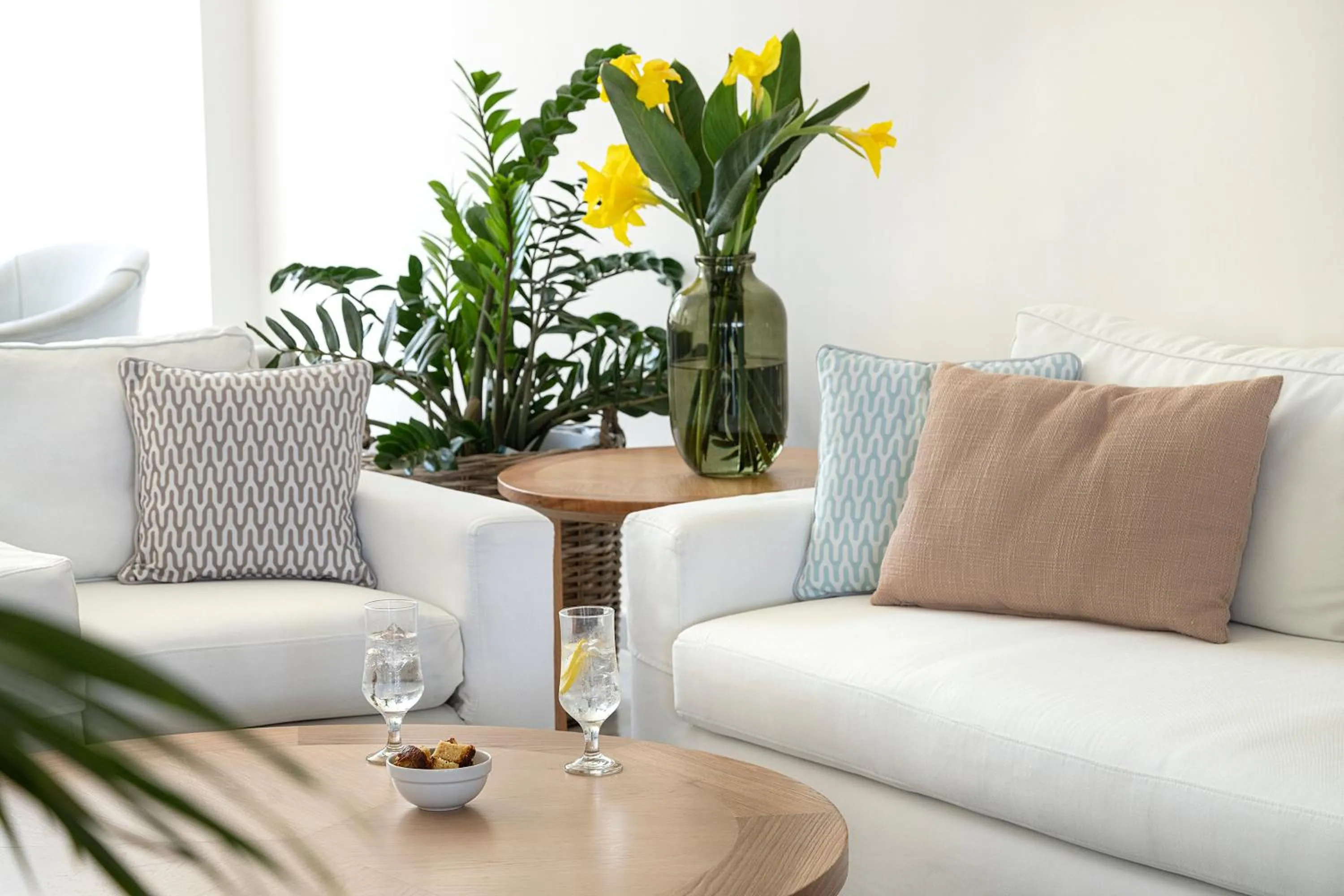 Lounge or bar in Maritimo Beach Hotel