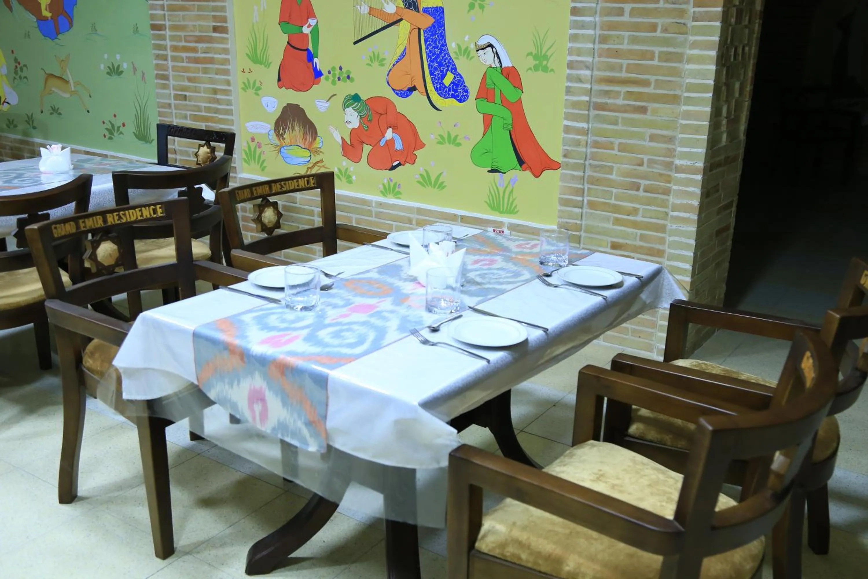 Restaurant/places to eat in Grand Emir Residence