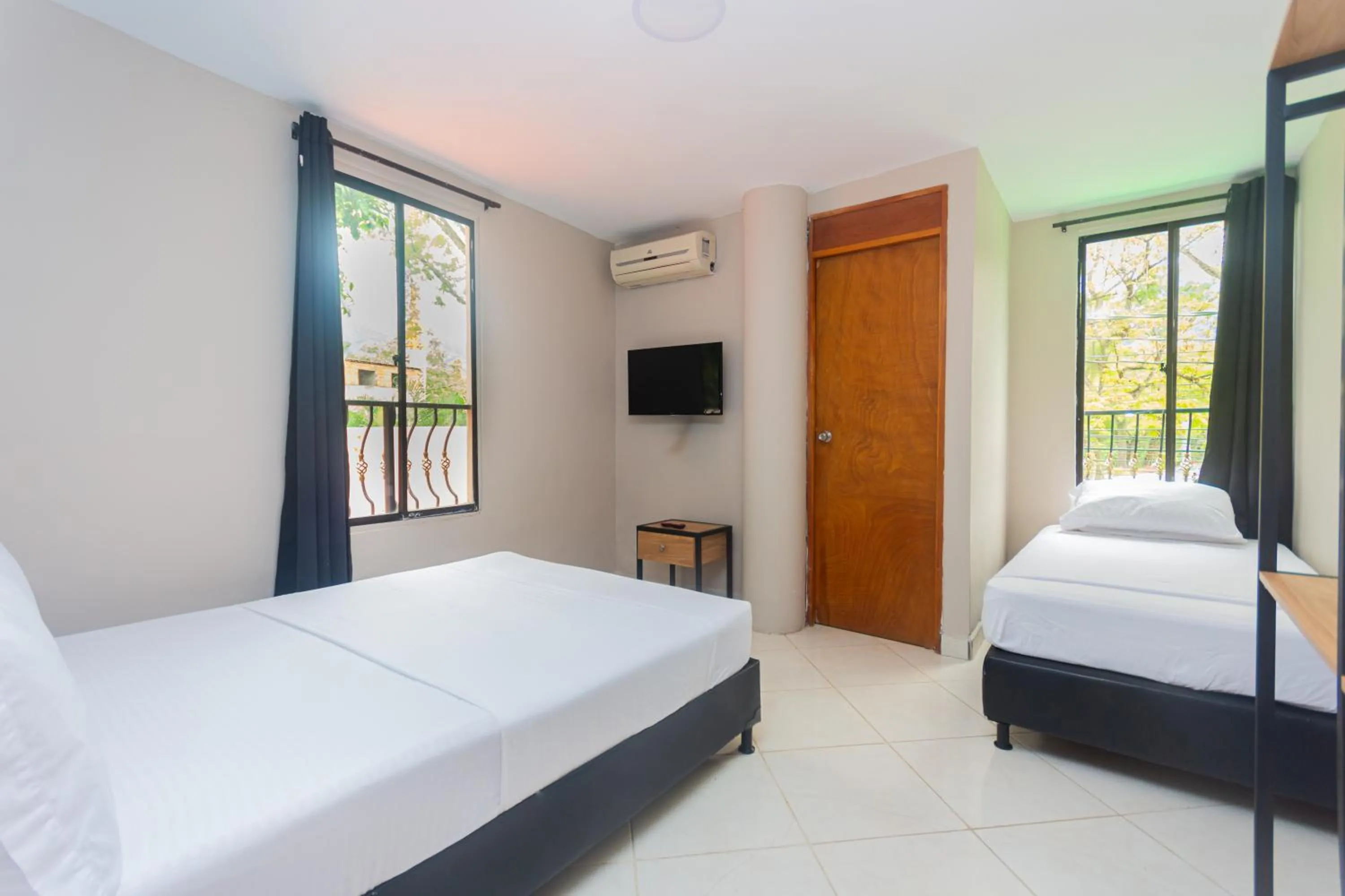 Photo of the whole room, Bed in Hotel Tropical San Jeronimo