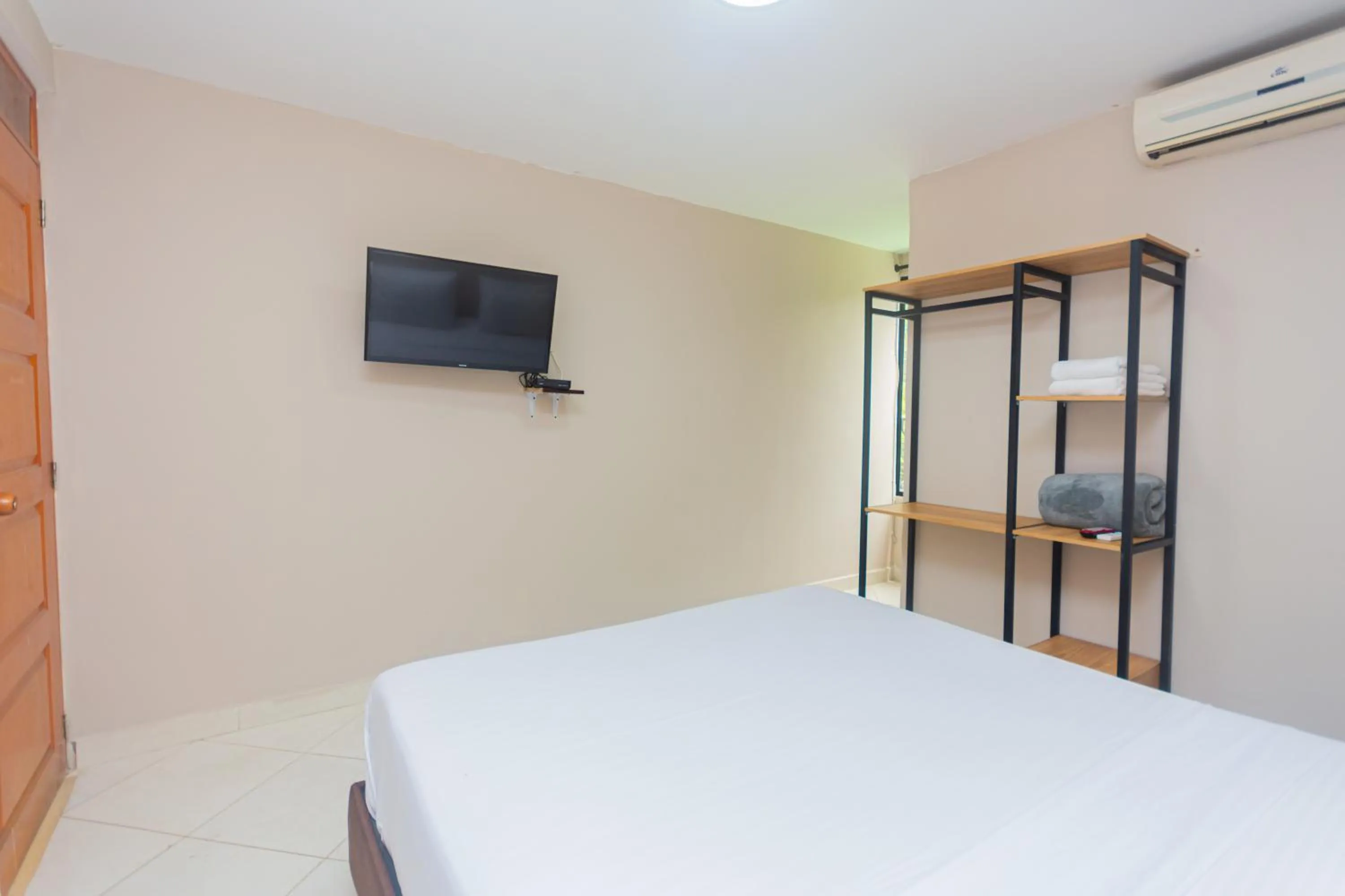 Photo of the whole room, Bed in Hotel Tropical San Jeronimo