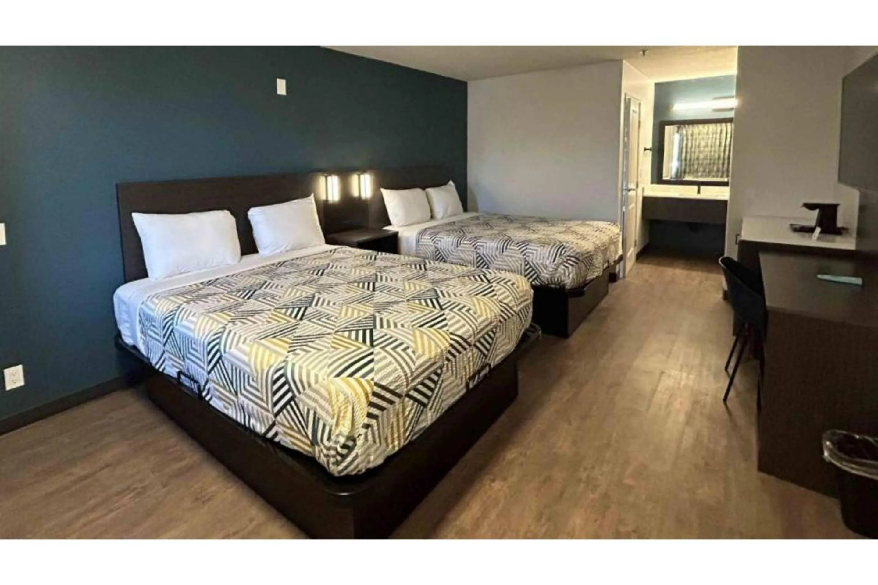 Bedroom, Bed in Studio 6 Lake Elsinore, CA