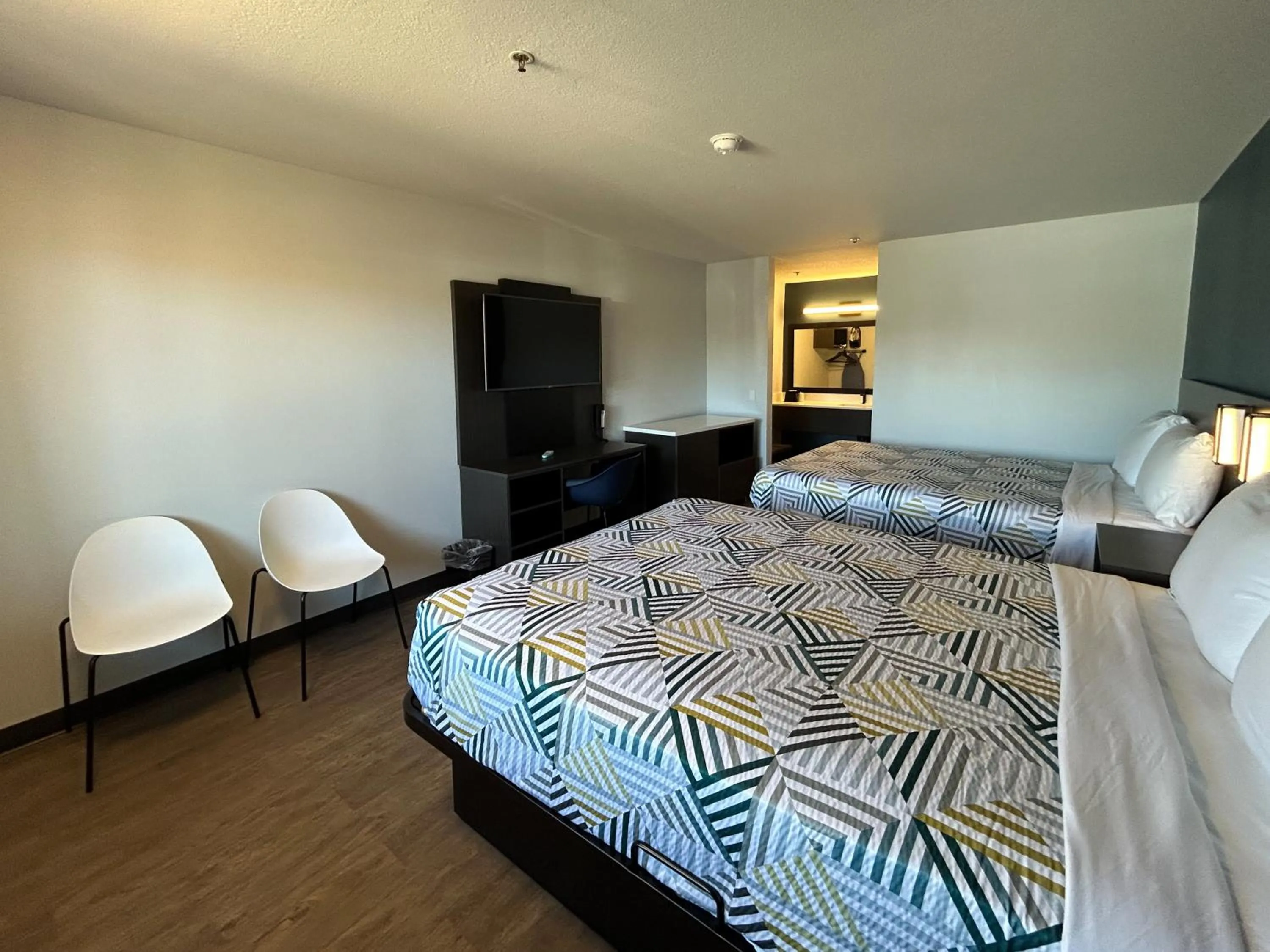 Photo of the whole room, Bed in Studio 6 Lake Elsinore, CA