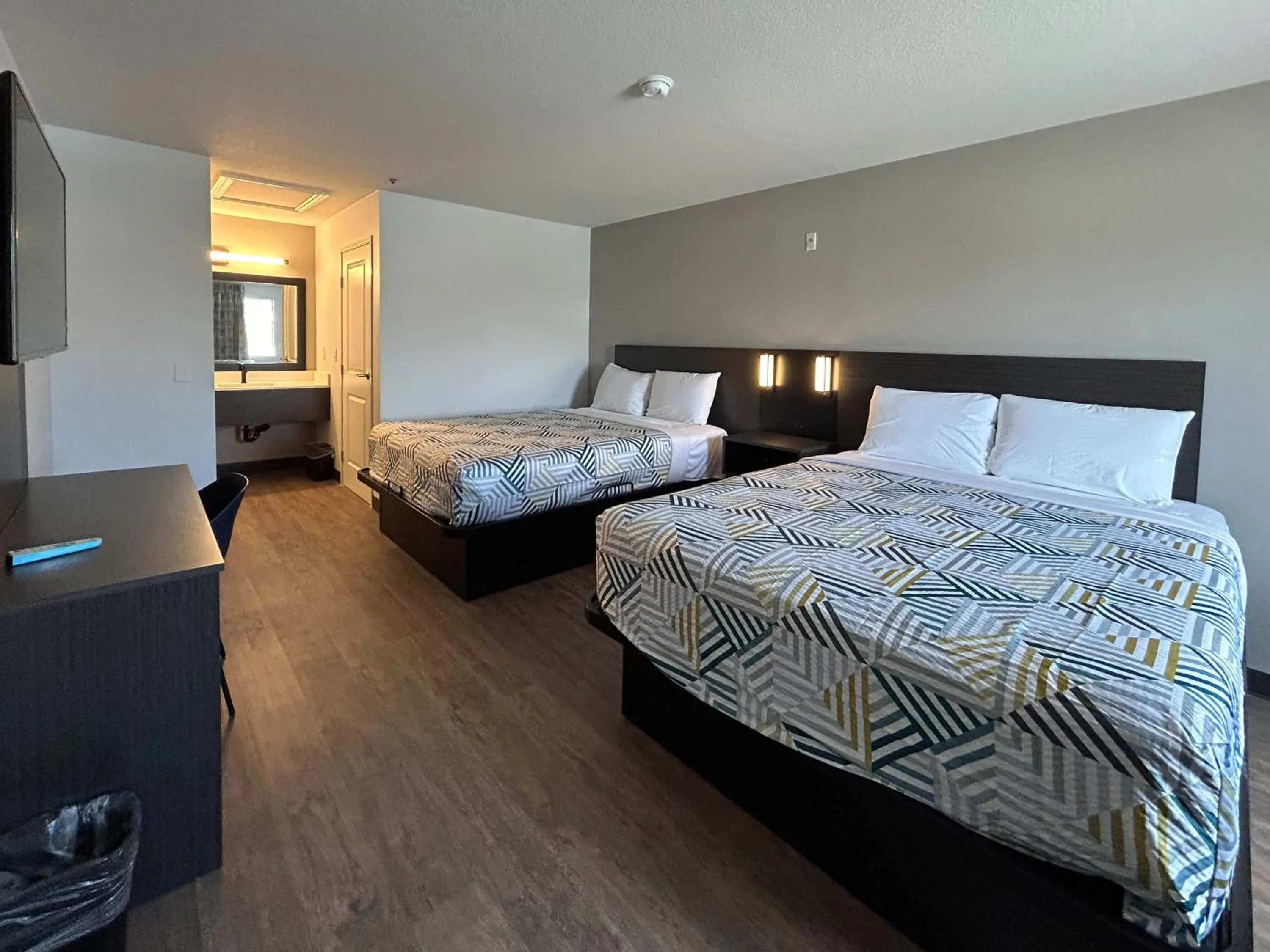 Photo of the whole room, Bed in Studio 6 Lake Elsinore, CA