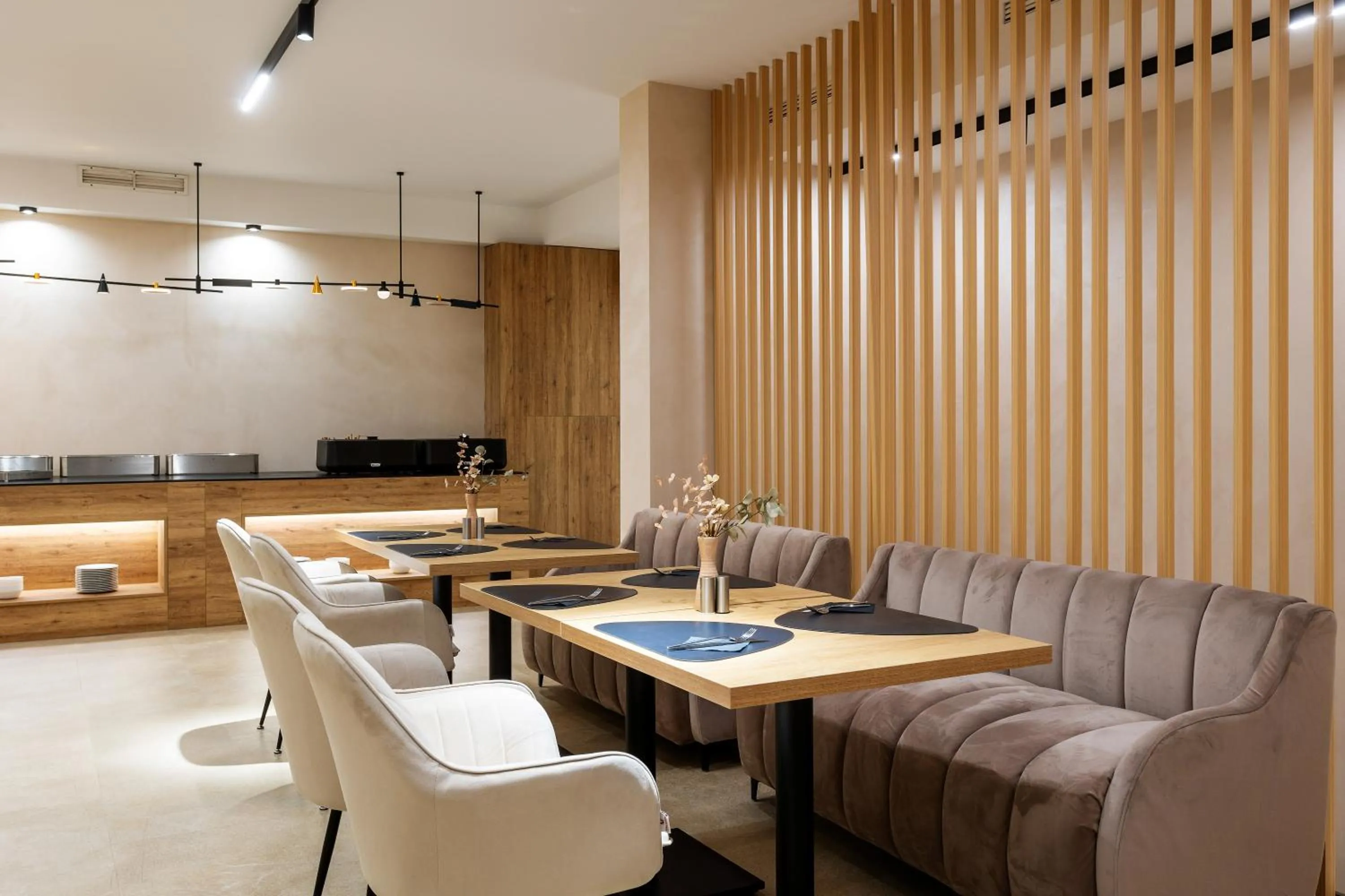 Restaurant/places to eat in AMAR Design Hotel by HMG