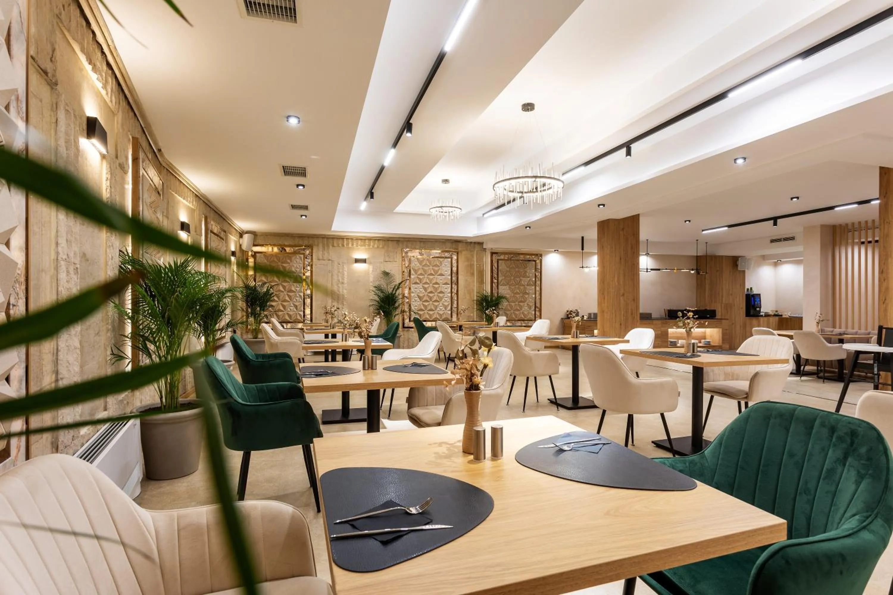 Restaurant/places to eat in AMAR Design Hotel by HMG