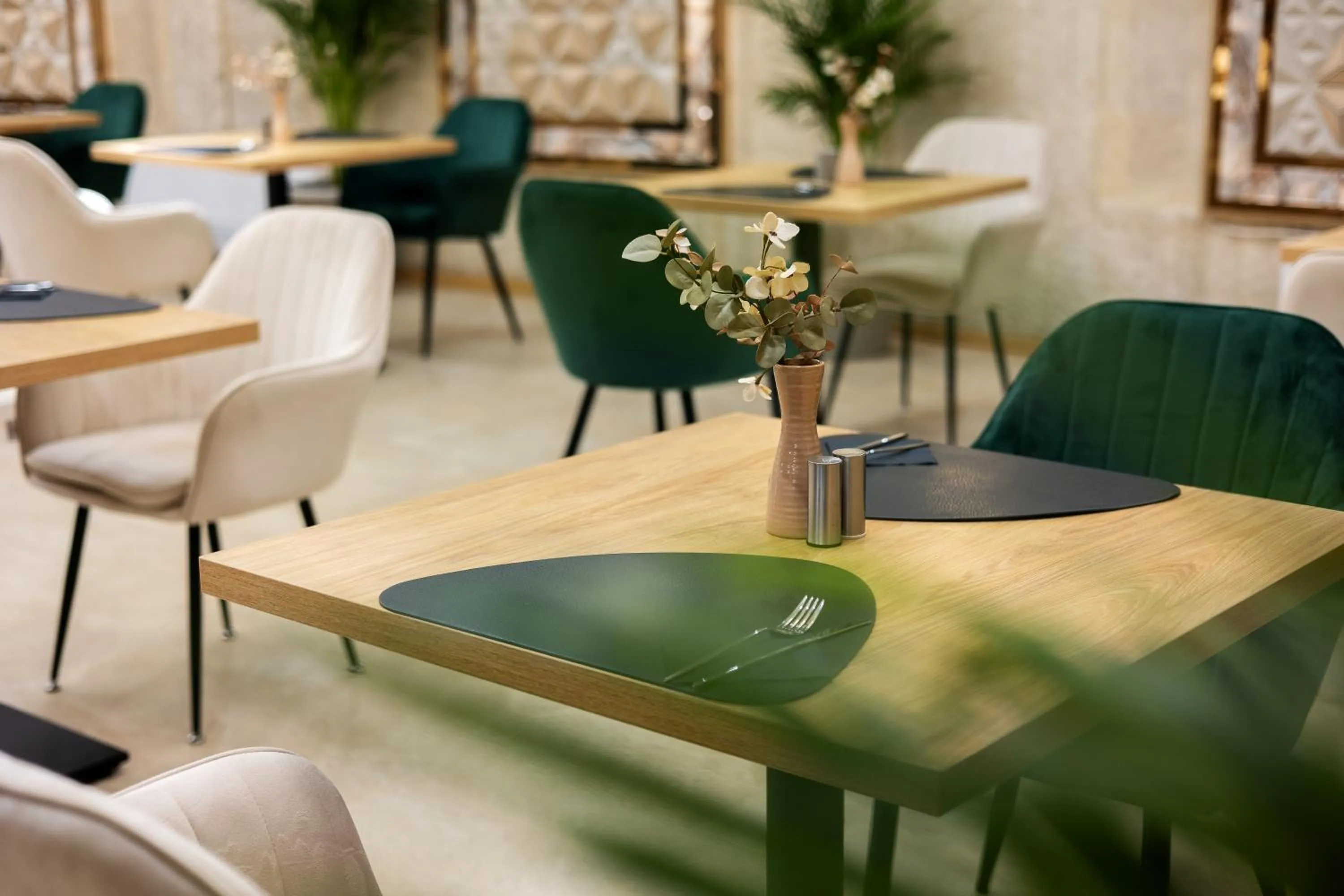 Restaurant/places to eat in AMAR Design Hotel by HMG