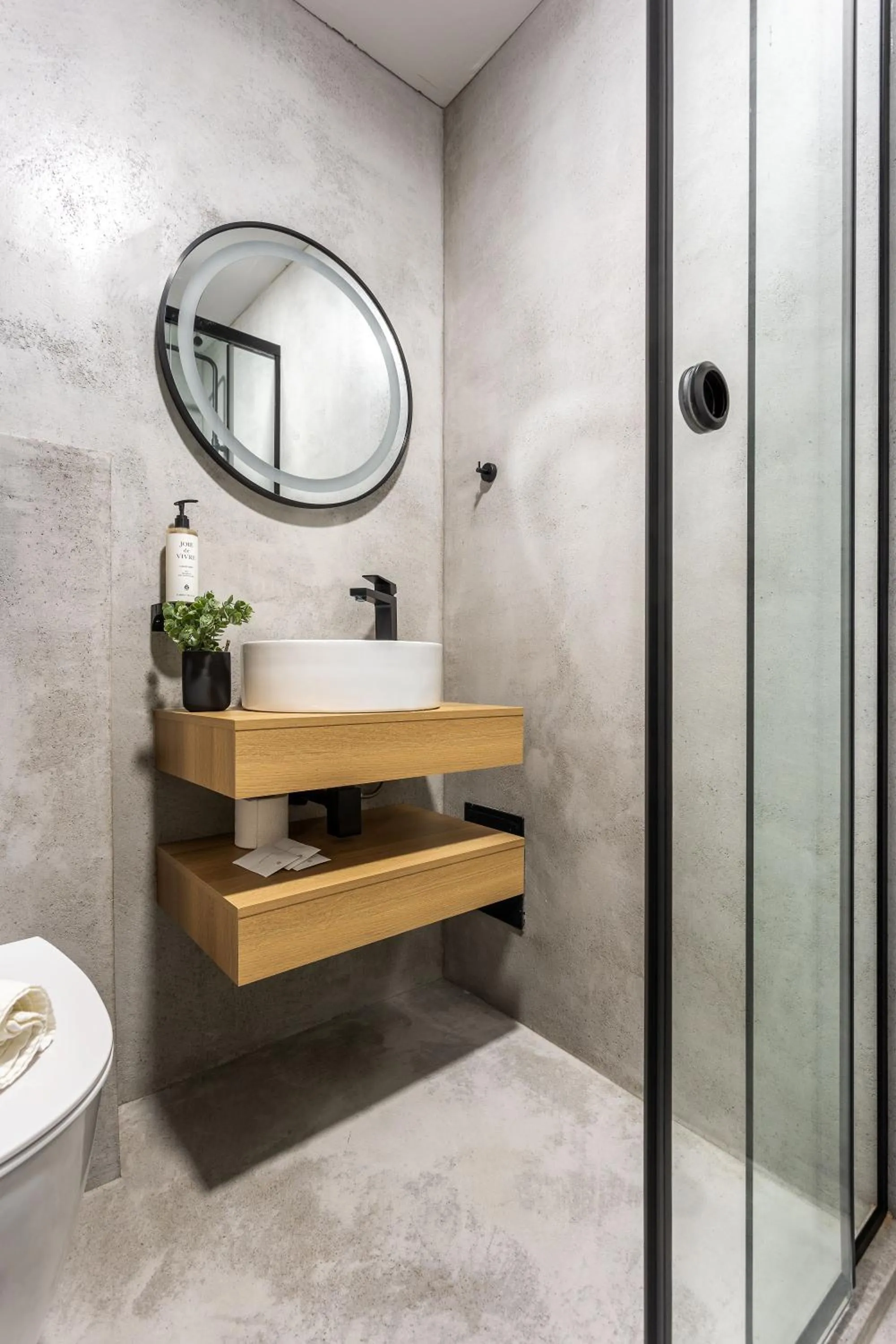 Bathroom in AMAR Design Hotel by HMG