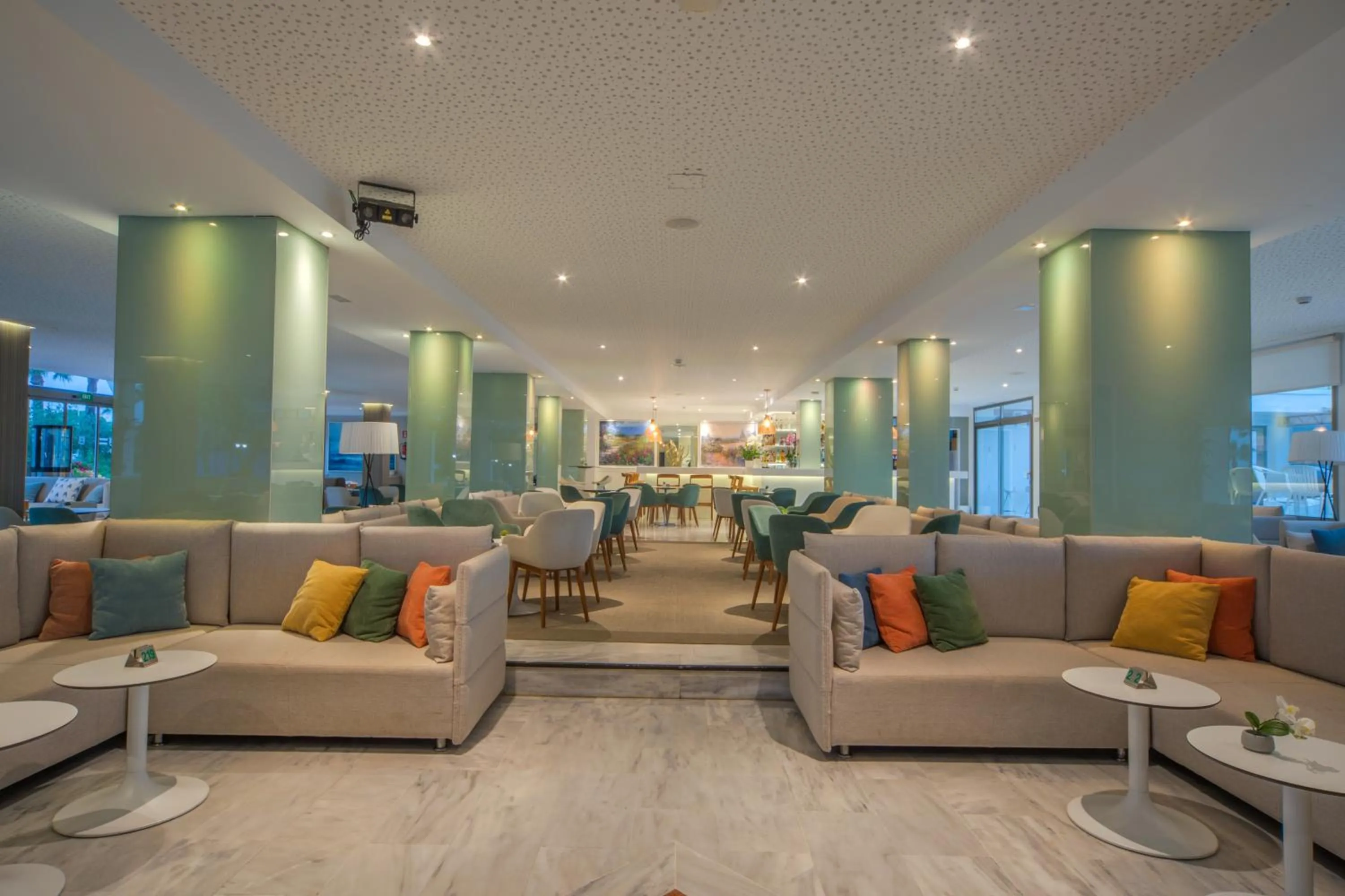 Lounge or bar in Playa Esperanza Resort Affiliated by Meliá