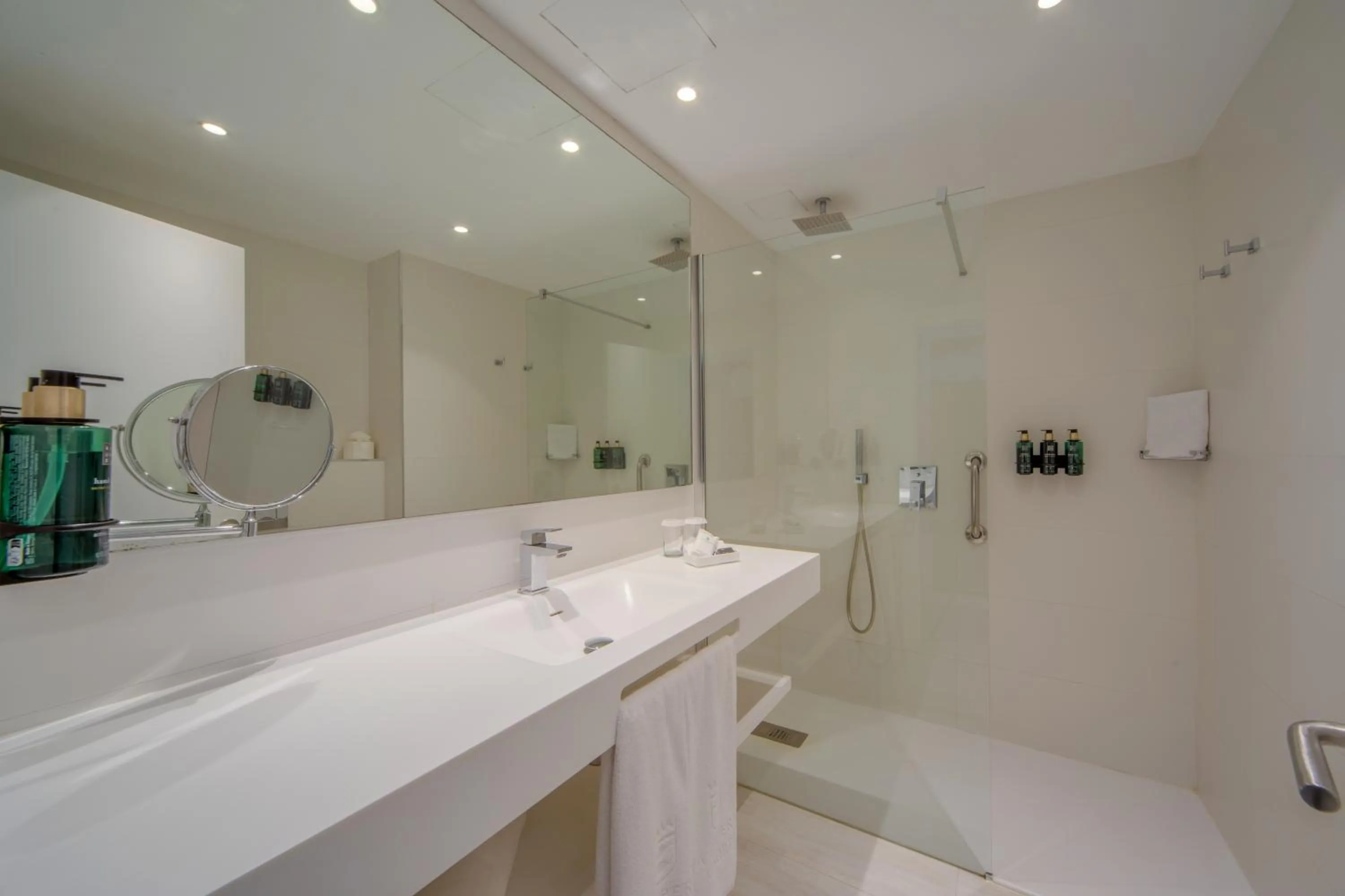 Shower in Playa Esperanza Resort Affiliated by Meliá