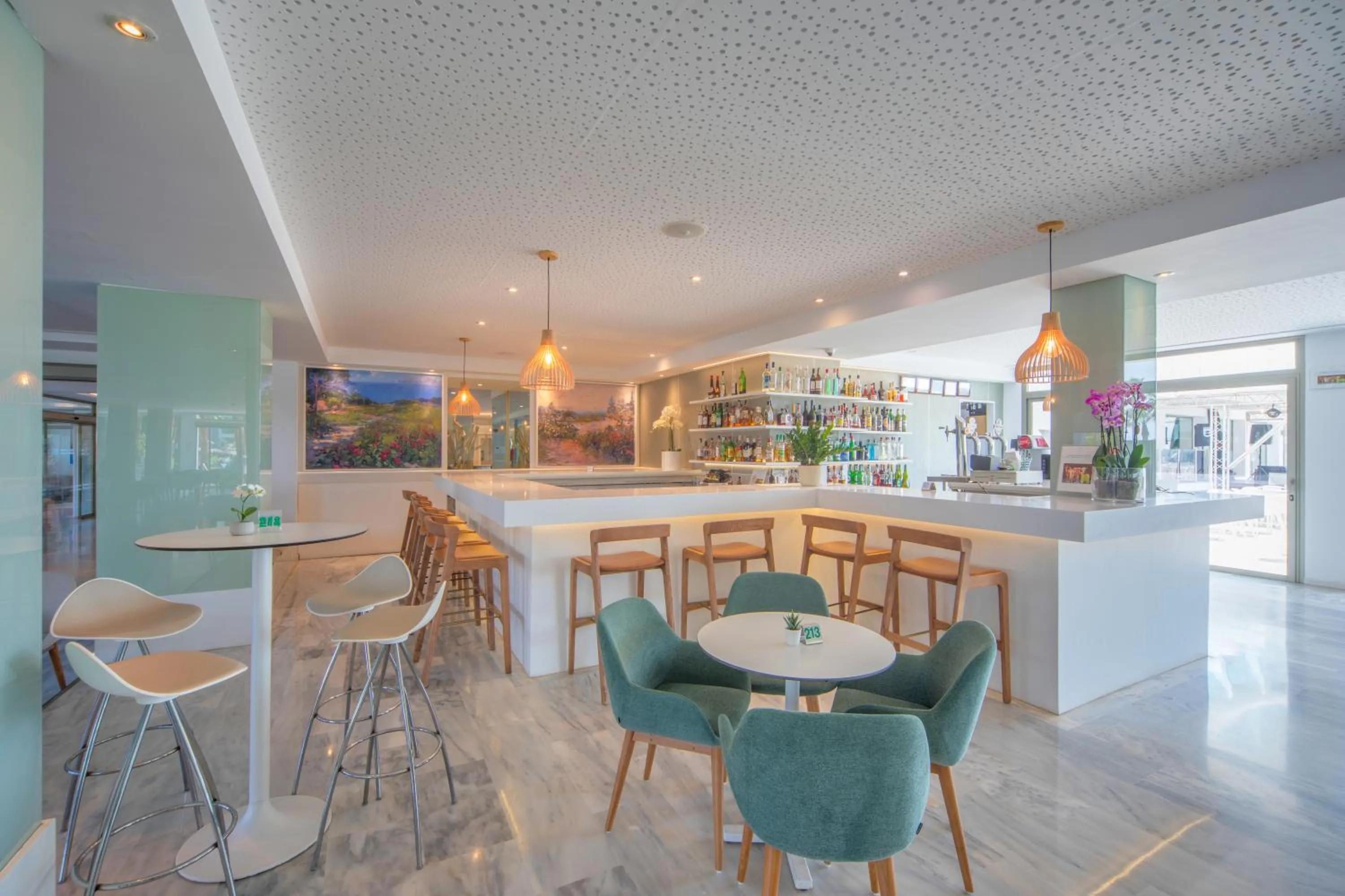 Lounge or bar in Playa Esperanza Resort Affiliated by Meliá