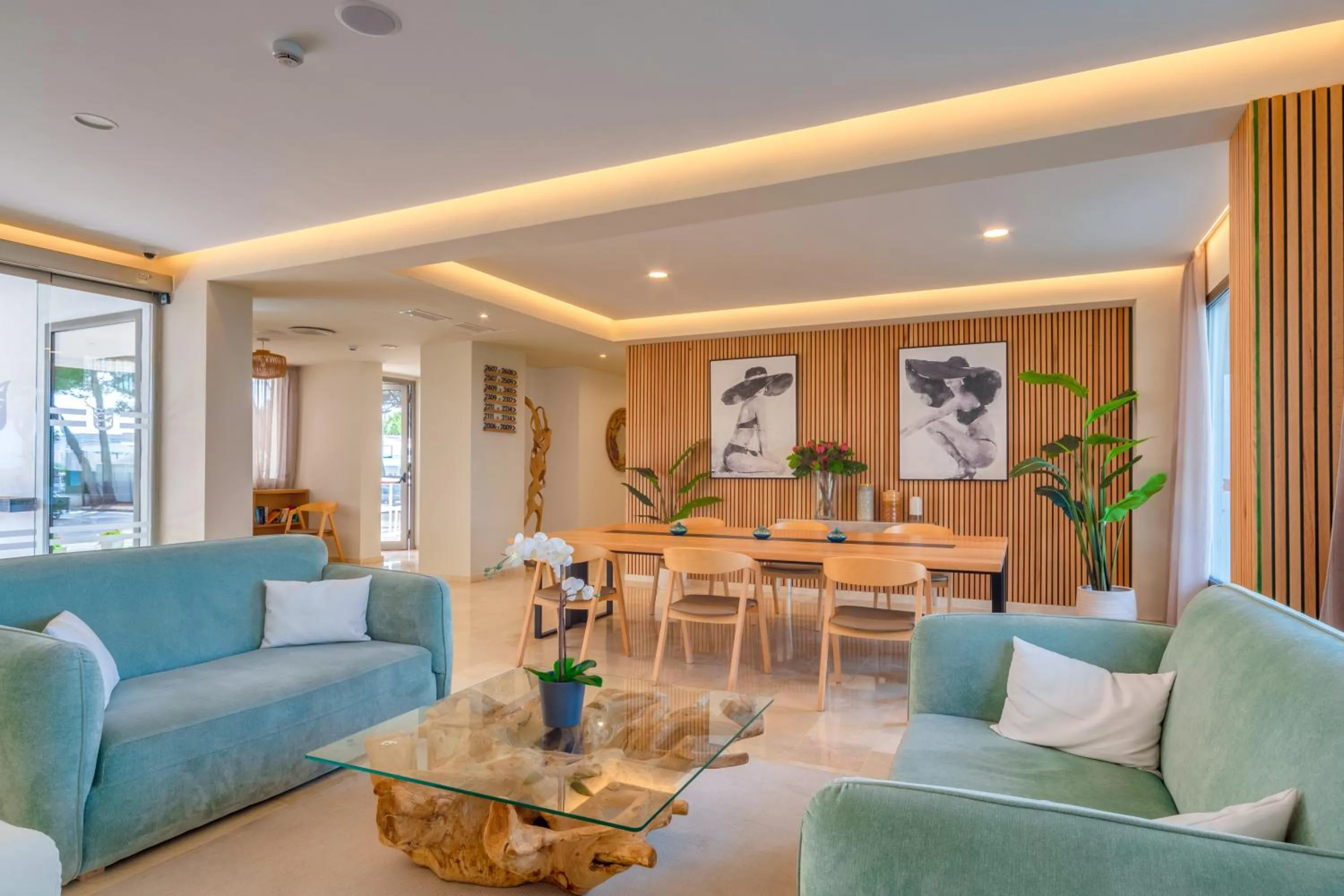 Communal lounge/ TV room in Playa Esperanza Resort Affiliated by Meliá