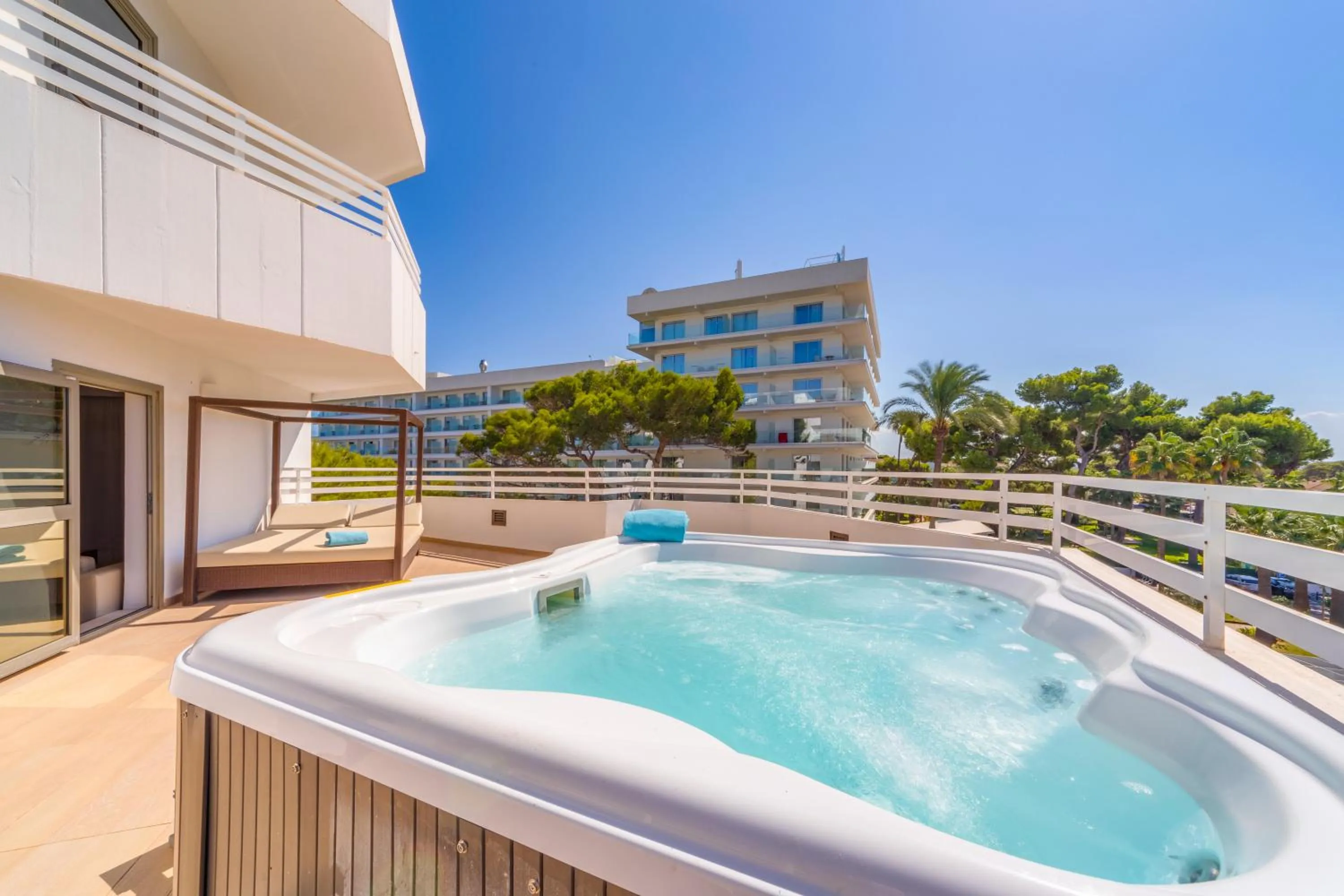 Coffee/tea facilities in Playa Esperanza Resort Affiliated by Meliá