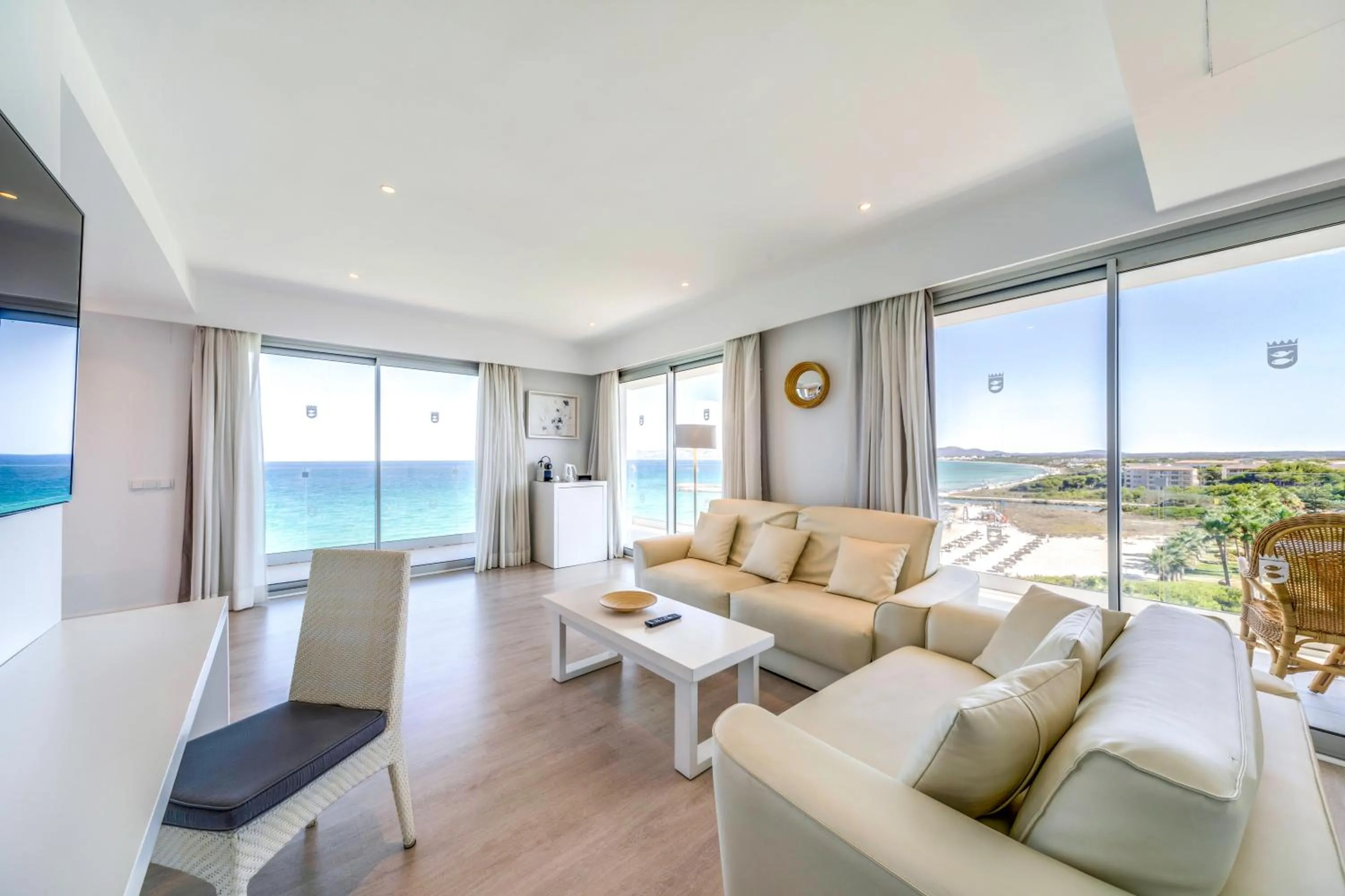 TV and multimedia in Playa Esperanza Resort Affiliated by Meliá