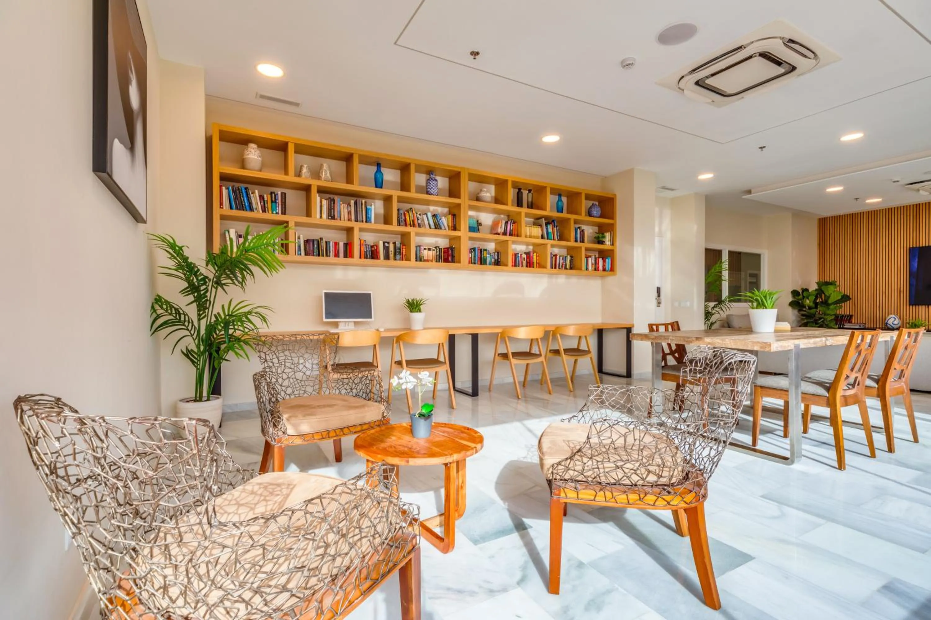 Communal lounge/ TV room in Playa Esperanza Resort Affiliated by Meliá