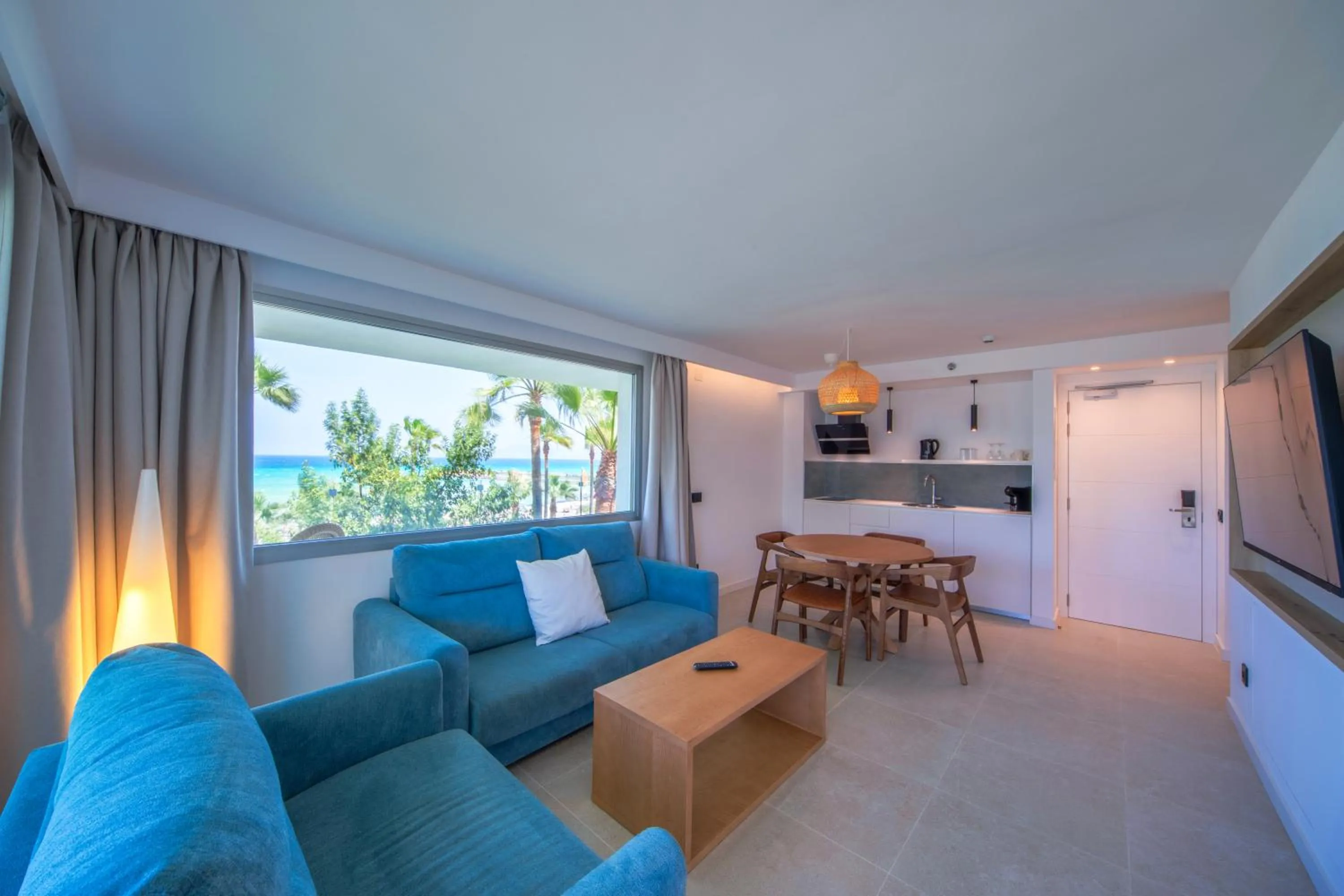 Kitchen or kitchenette in Playa Esperanza Resort Affiliated by Meliá