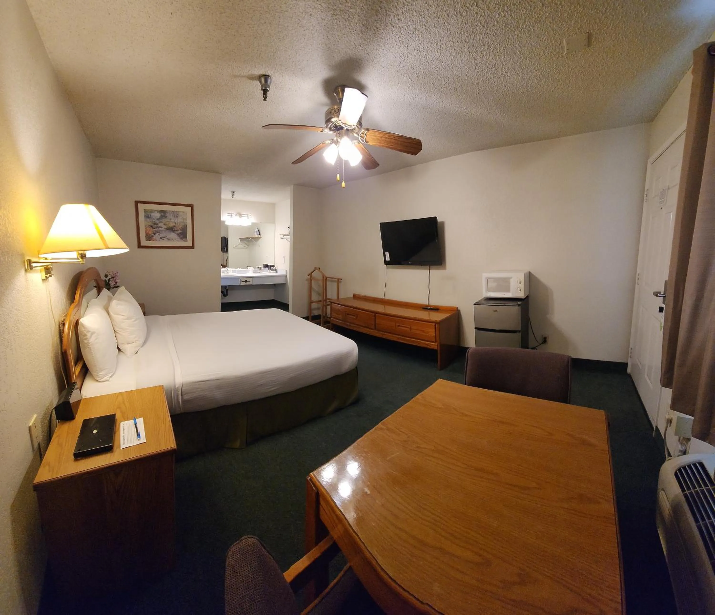 Photo of the whole room, Bed in Formosa Inn