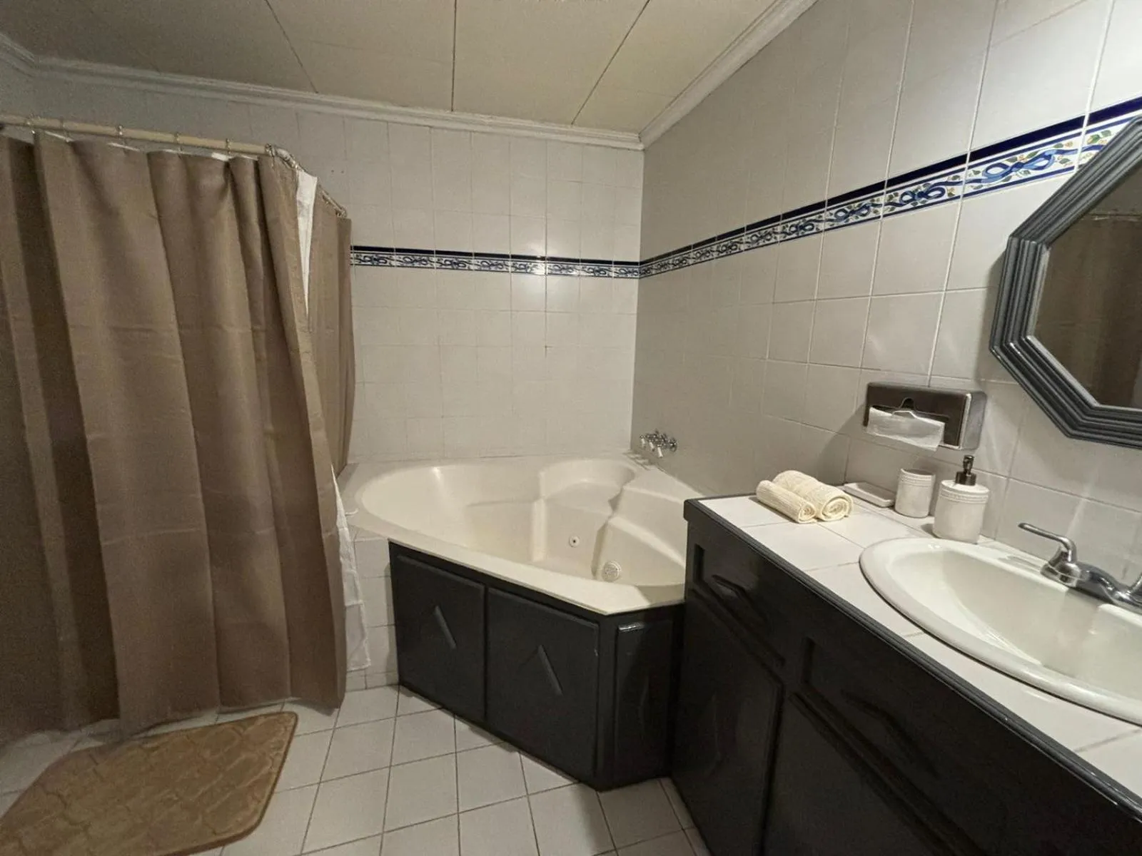 Toilet in The Victorian Hotel