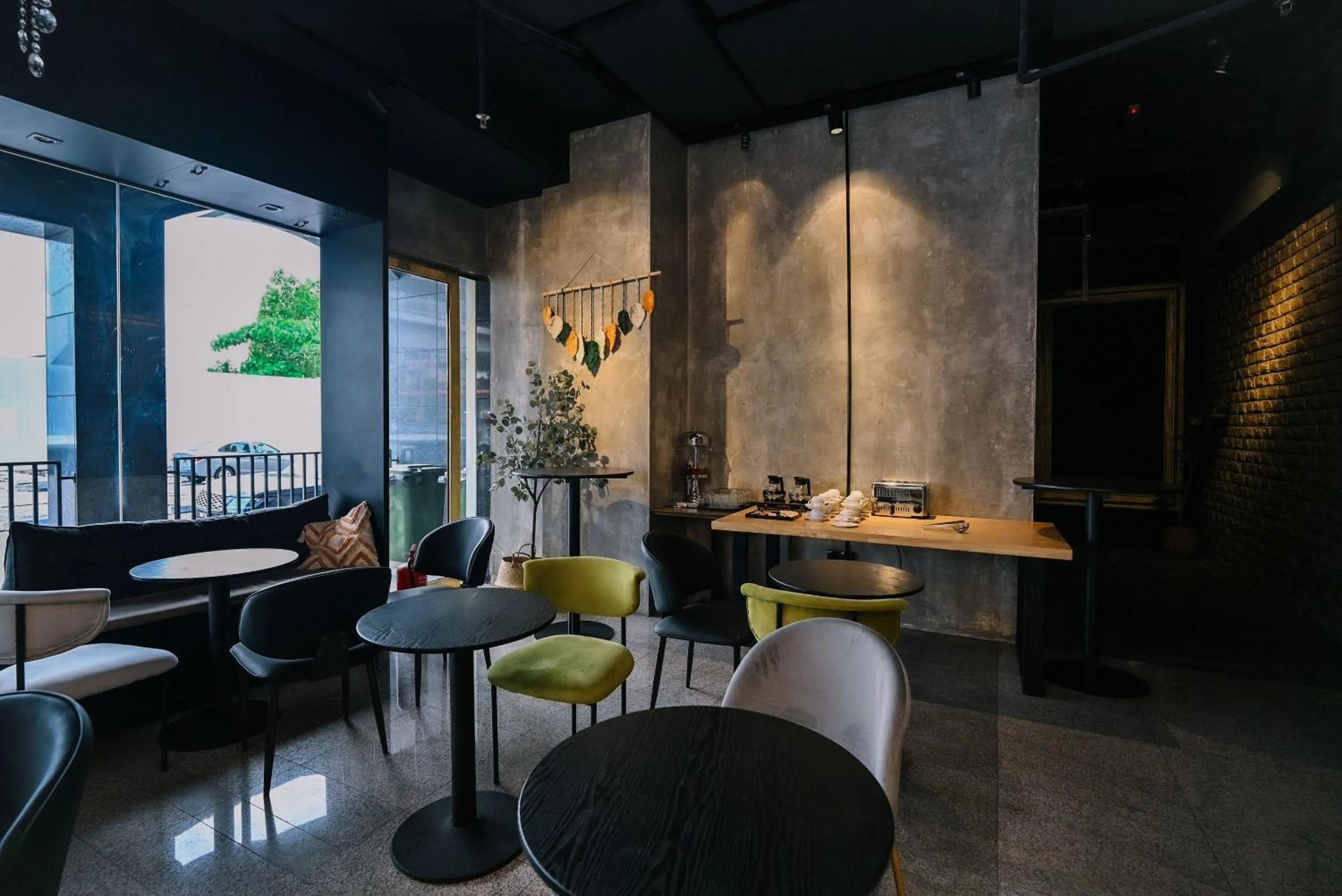 Dining area in Kingston Hotel 4 - TRX