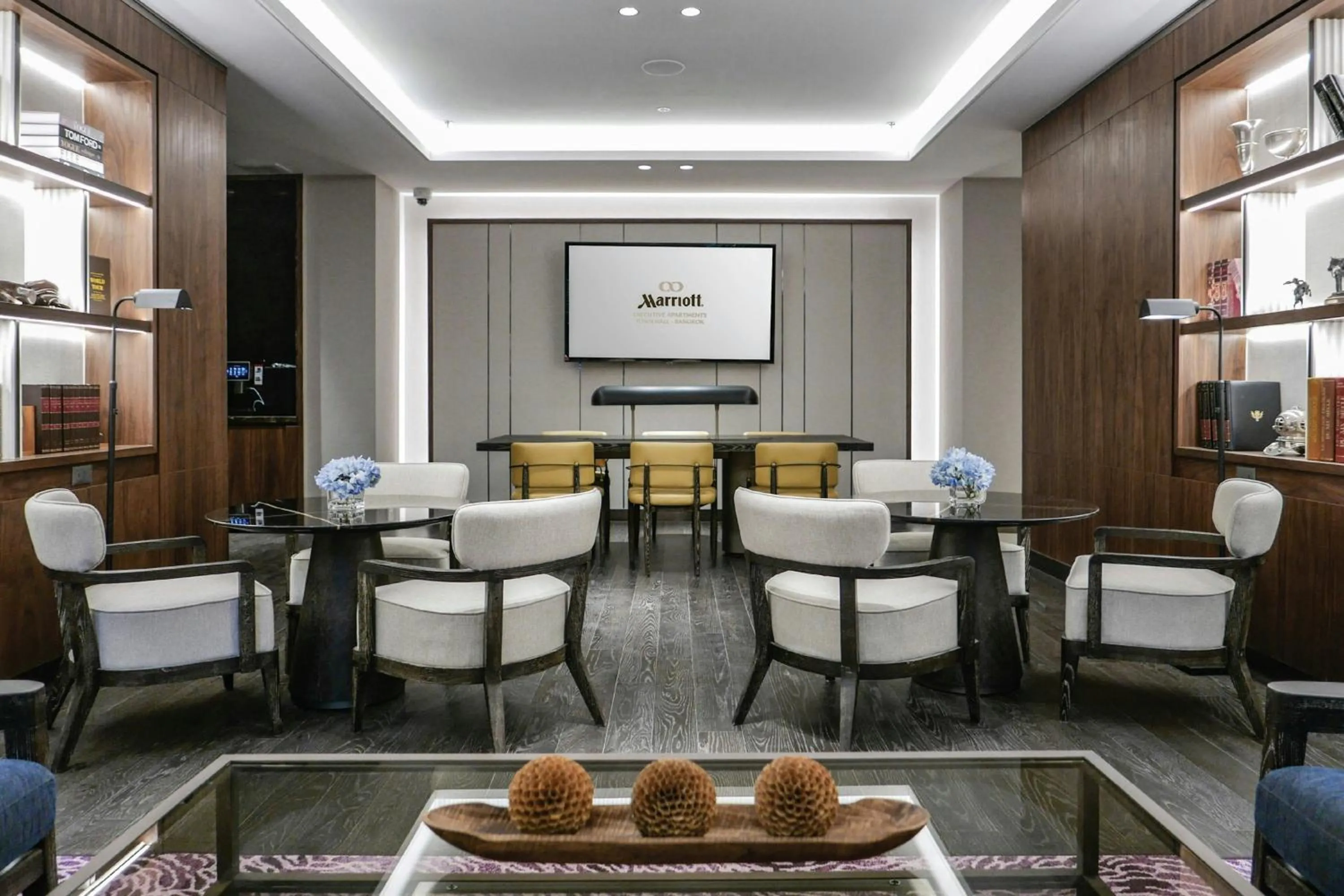 Lounge or bar in Marriott Executive Apartments, Bangkok Townhall Sukhumvit