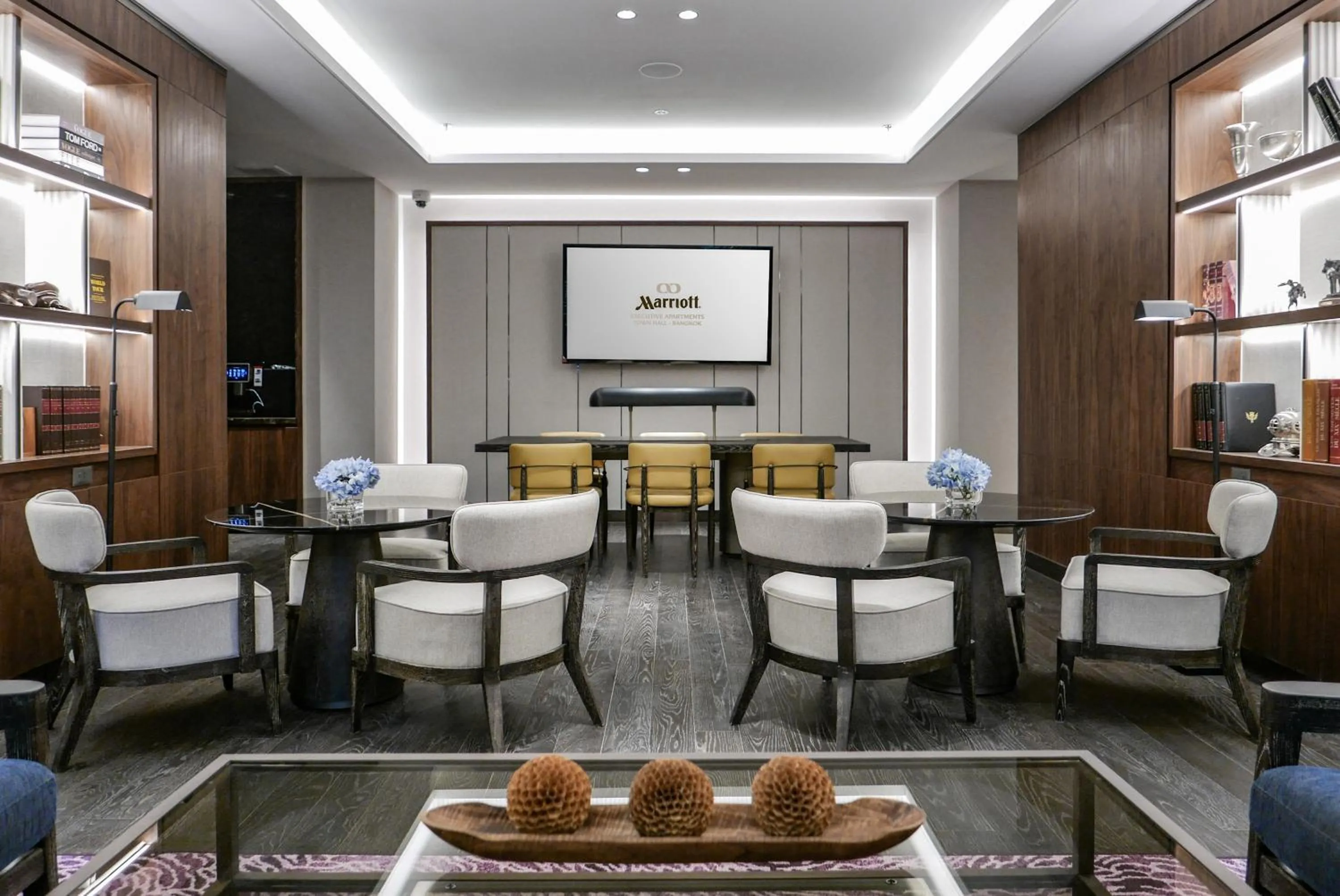 Lounge or bar in Marriott Executive Apartments, Bangkok Townhall Sukhumvit