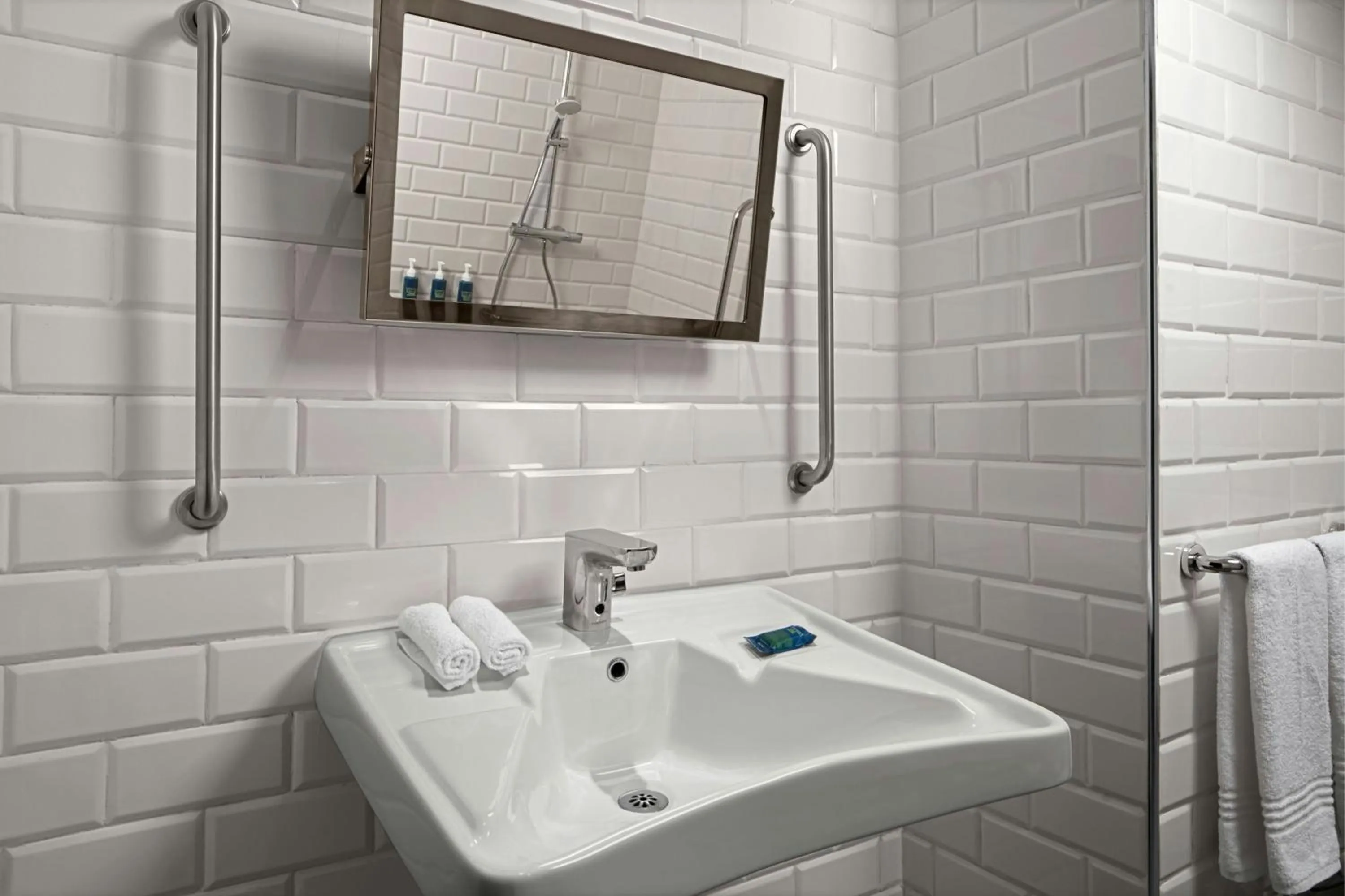 Bathroom in Four Points by Sheraton Dakar Diamniadio