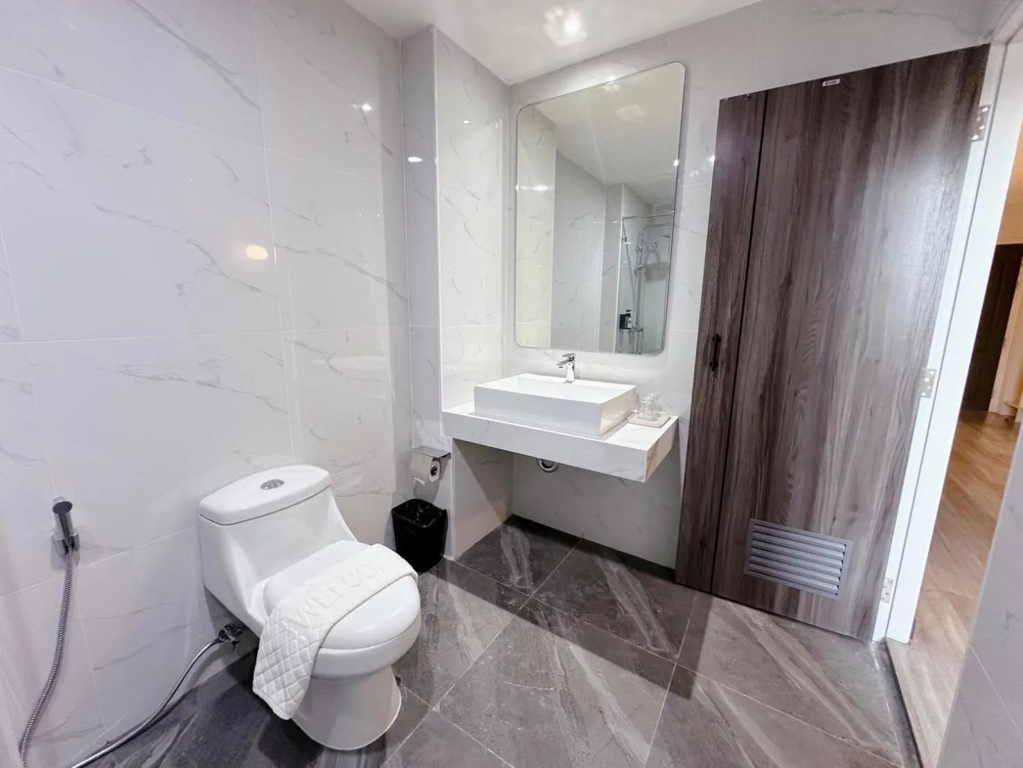 Shower in Miloft Suvarnabhumi Airport Hotel