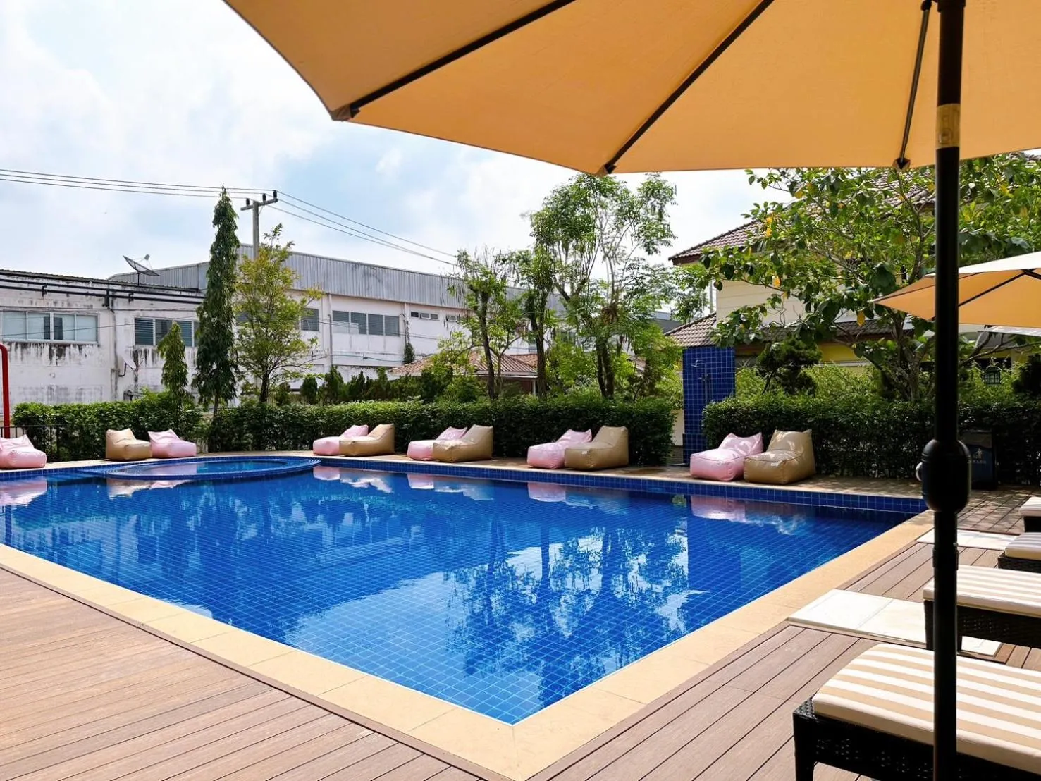 Swimming pool in Miloft Suvarnabhumi Airport Hotel