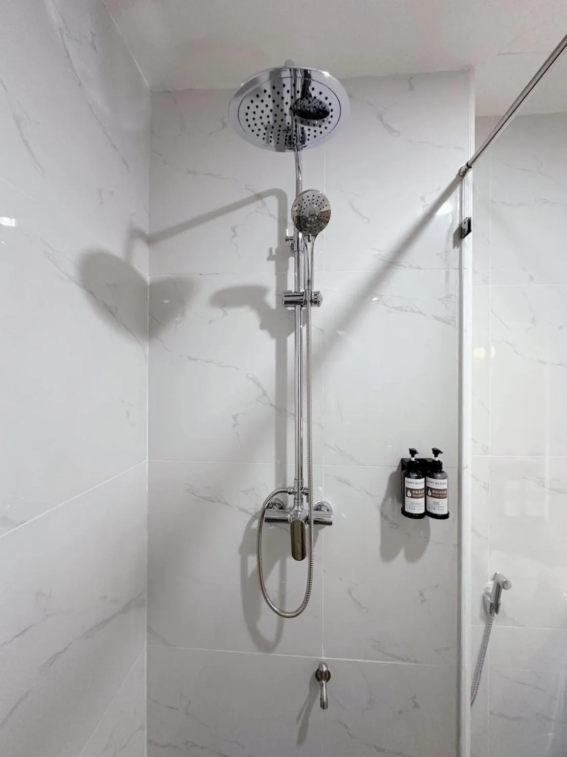 Shower in Miloft Suvarnabhumi Airport Hotel