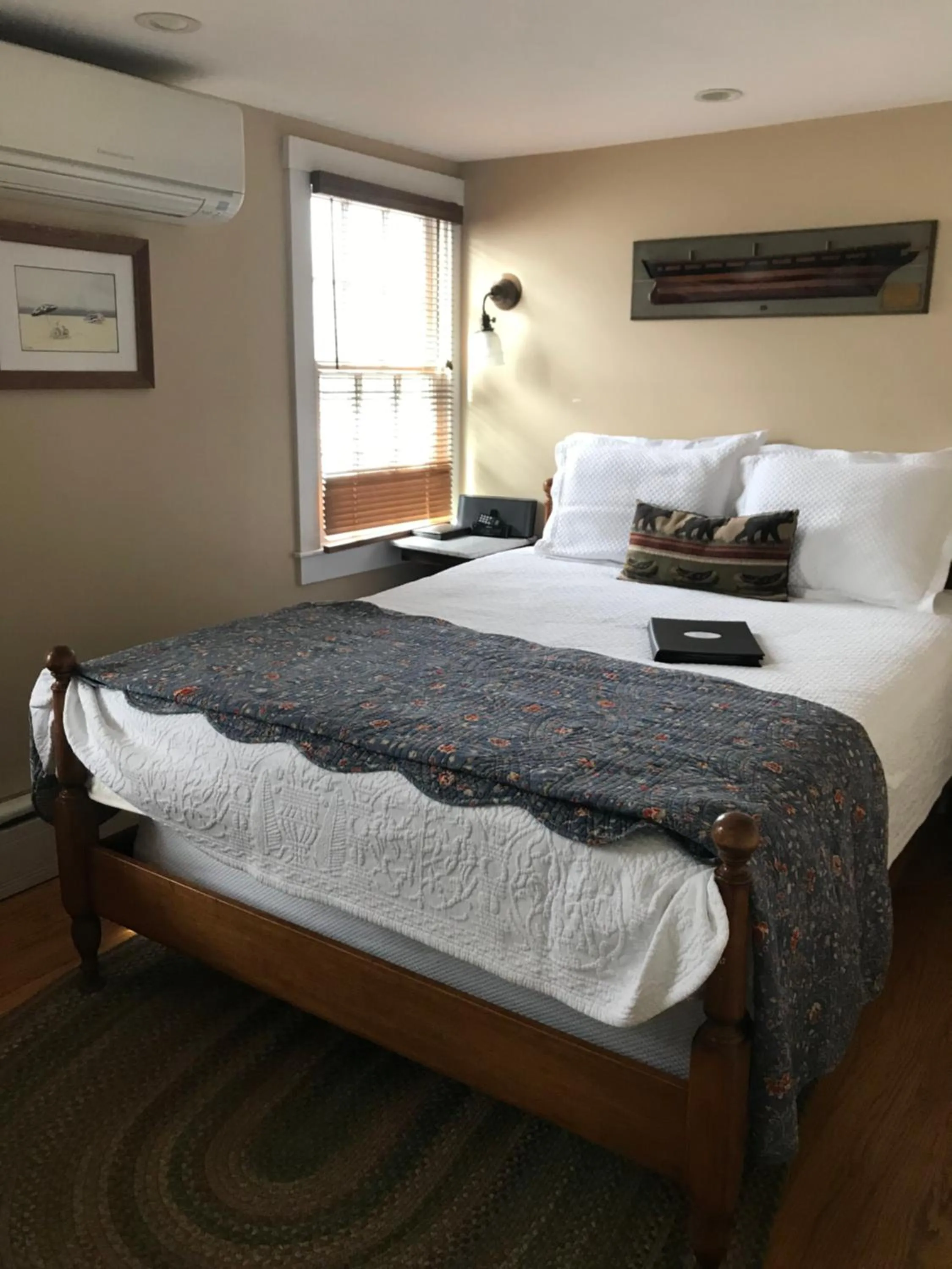 Bed in Revere Guest House