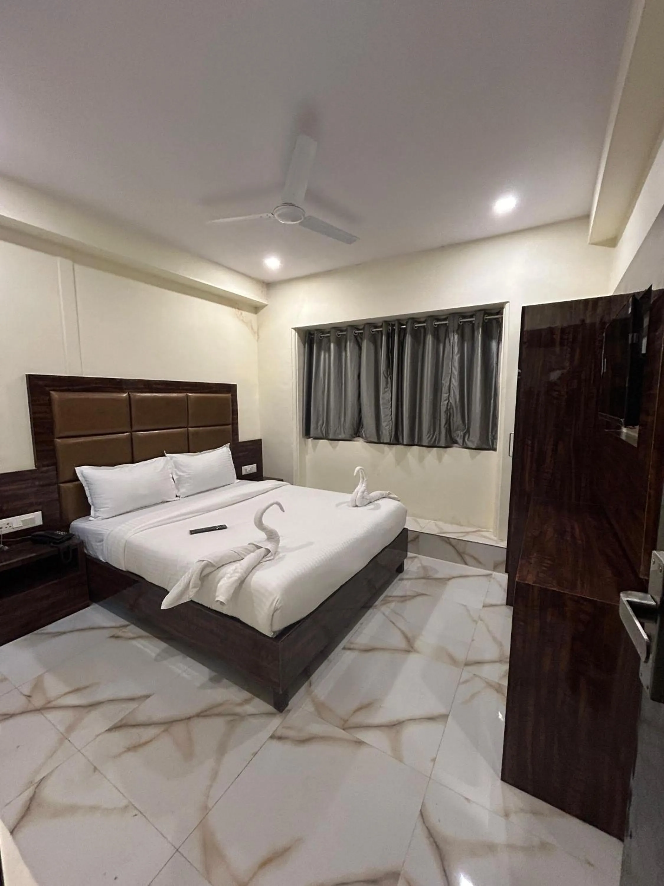 Bedroom, Bed in Hotel Rinza Residency