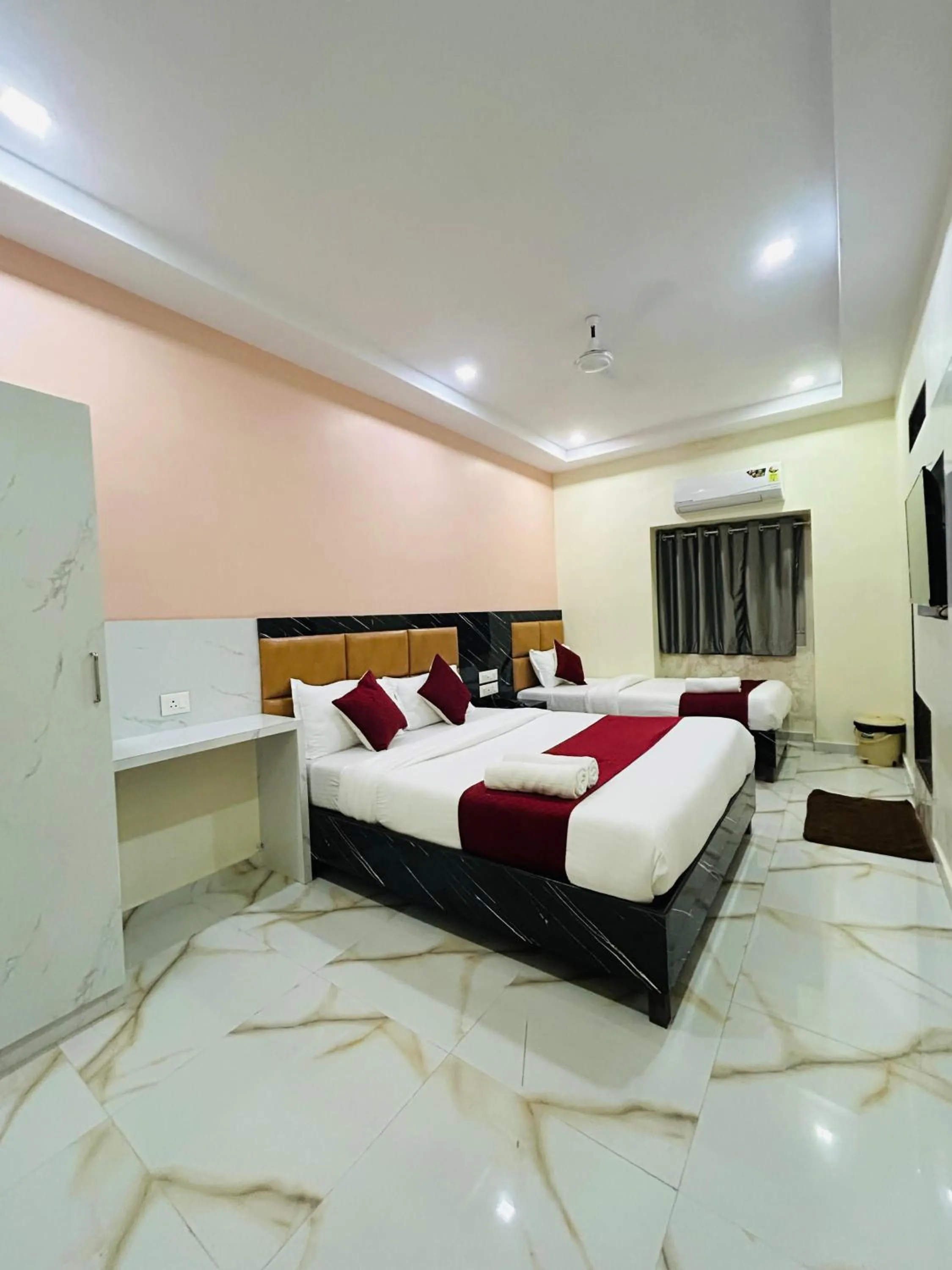 Bedroom, Bed in Hotel Rinza Residency