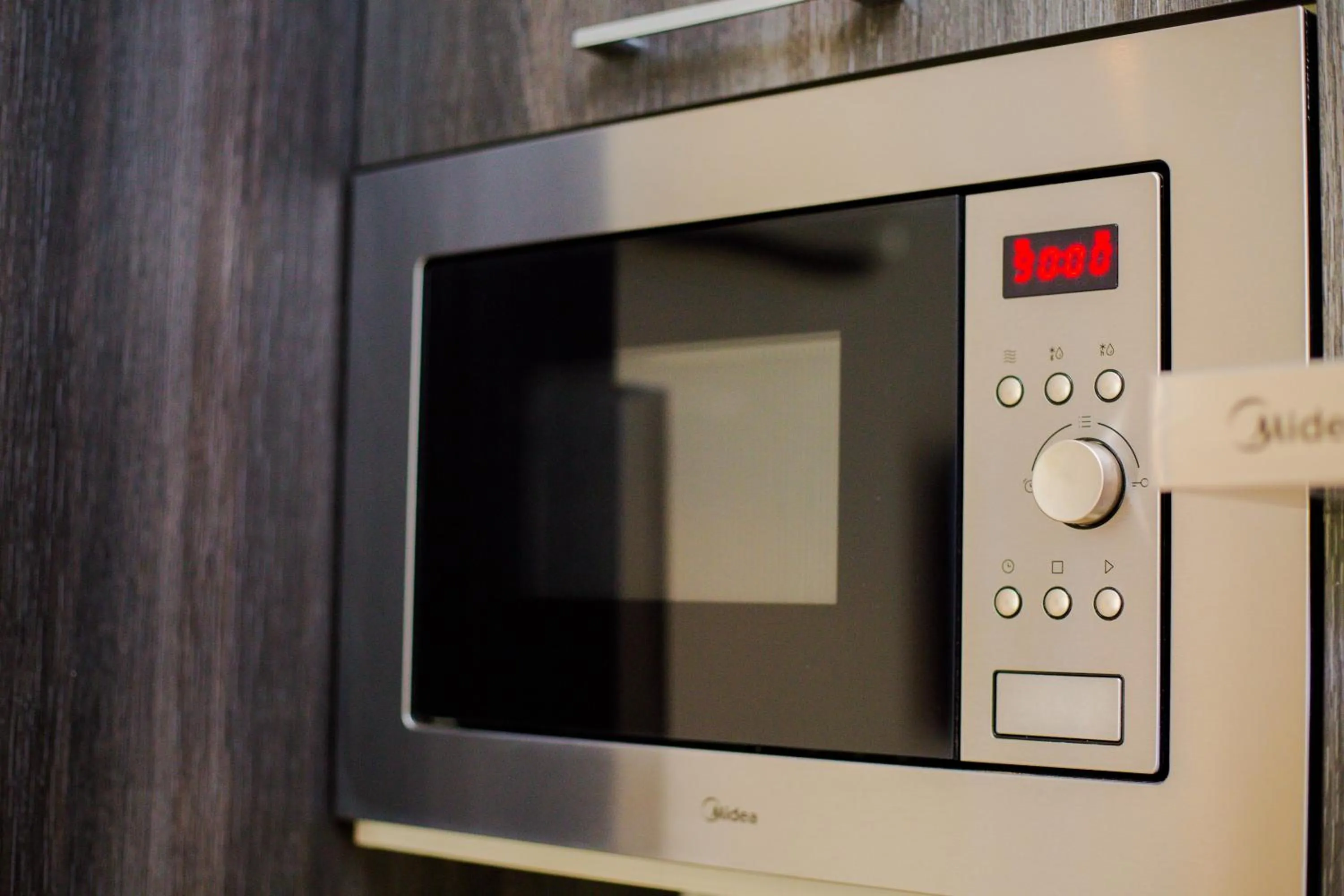 microwave in Accra Luxury Apartments at Embassy Gardens